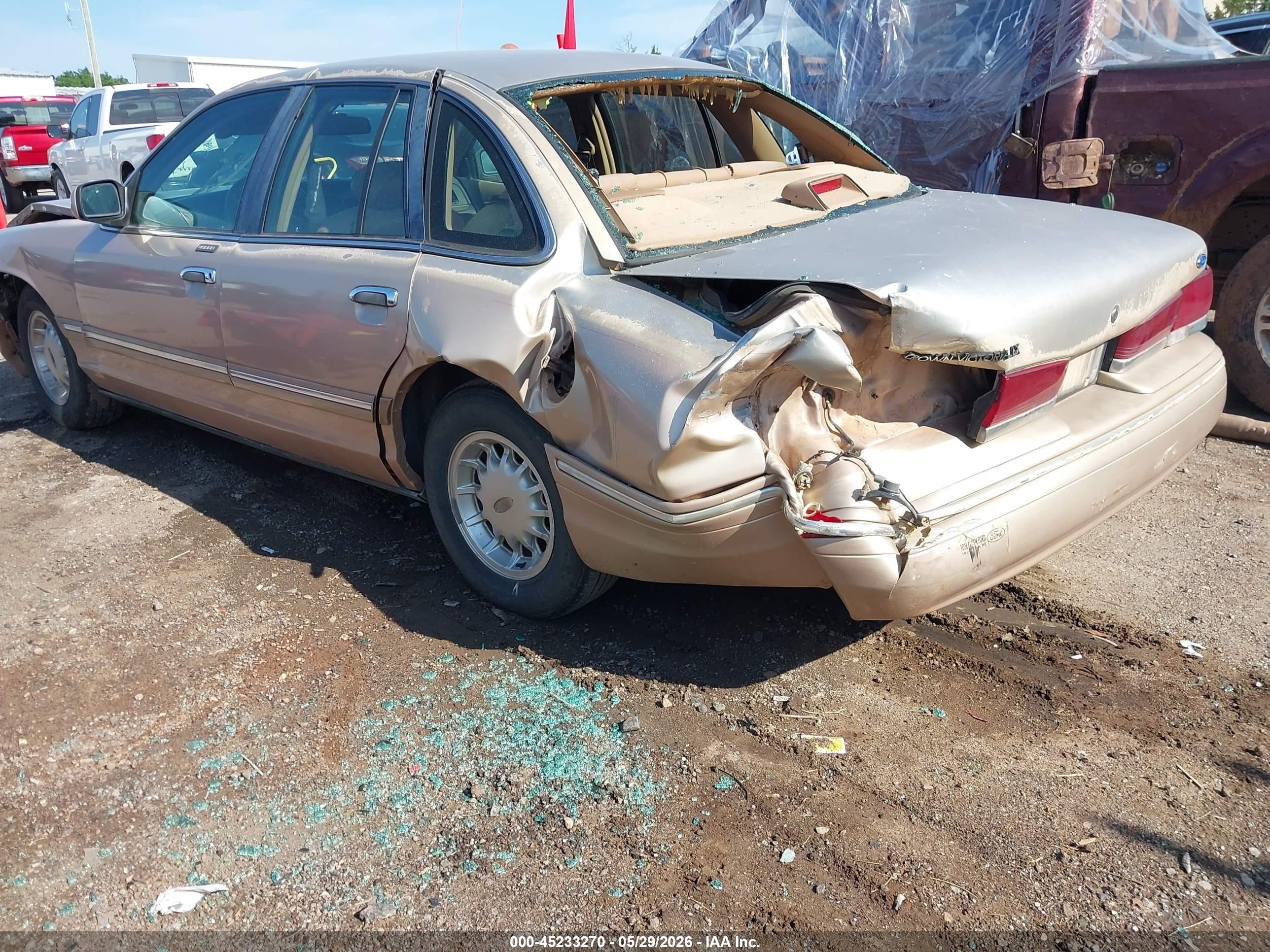 1996 Ford Crown Victoria Lx Gold vin: 2FALP74W0TX131201