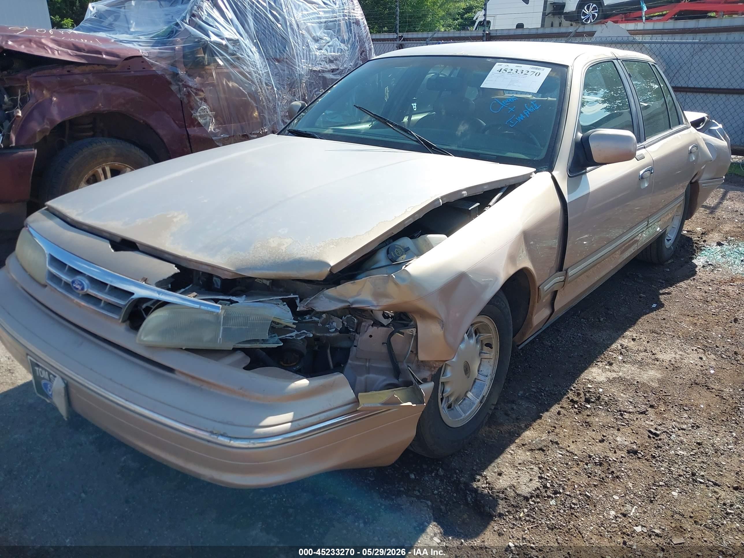 1996 Ford Crown Victoria Lx Gold vin: 2FALP74W0TX131201