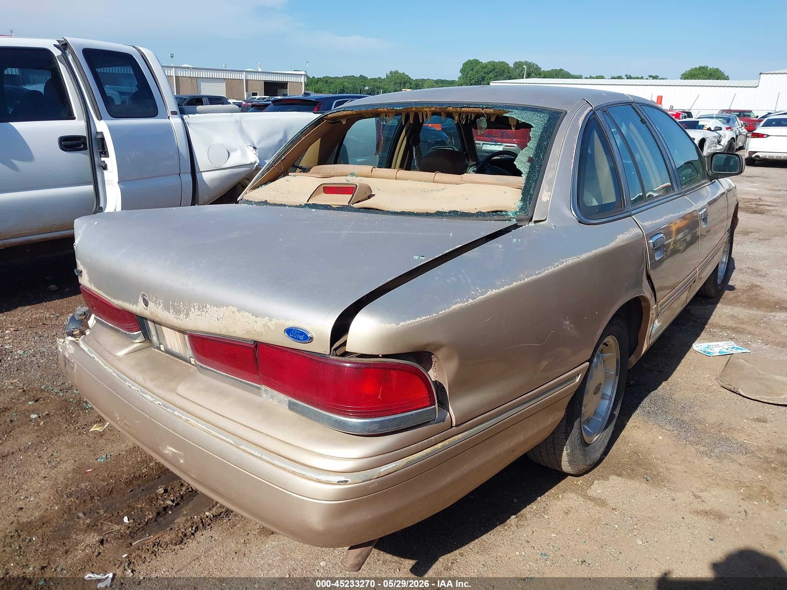1996 Ford Crown Victoria Lx Gold vin: 2FALP74W0TX131201