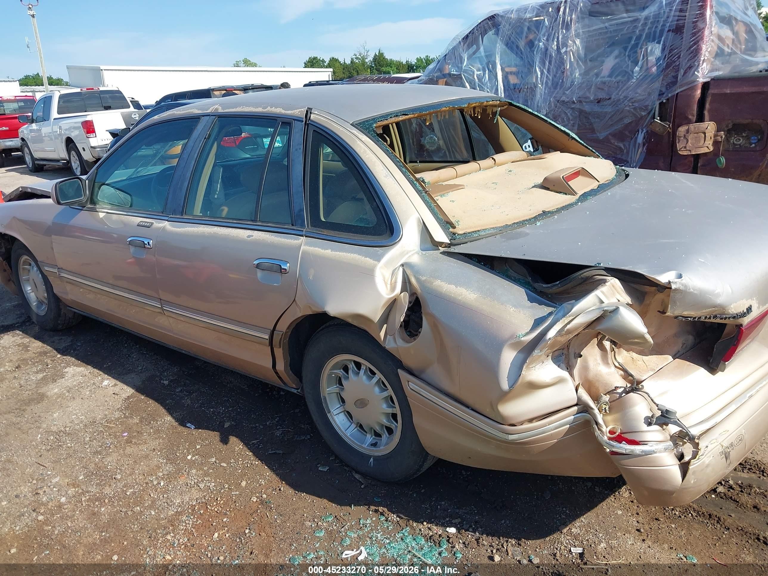 1996 Ford Crown Victoria Lx Gold vin: 2FALP74W0TX131201