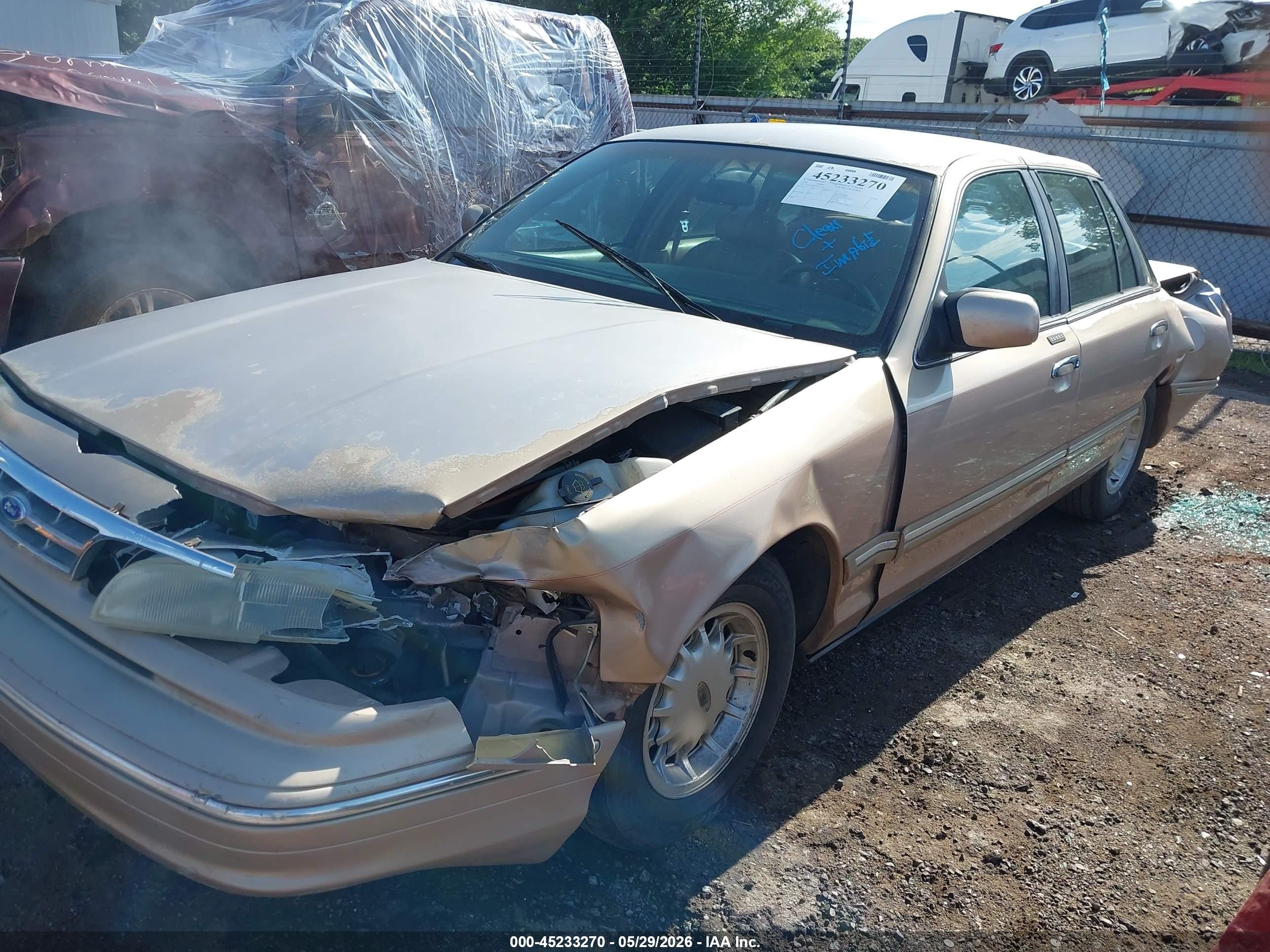 1996 Ford Crown Victoria Lx Gold vin: 2FALP74W0TX131201