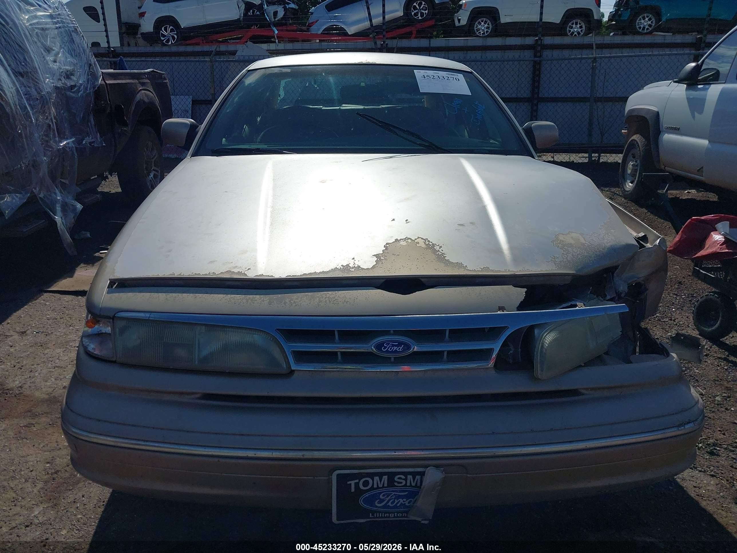 1996 Ford Crown Victoria Lx Gold vin: 2FALP74W0TX131201