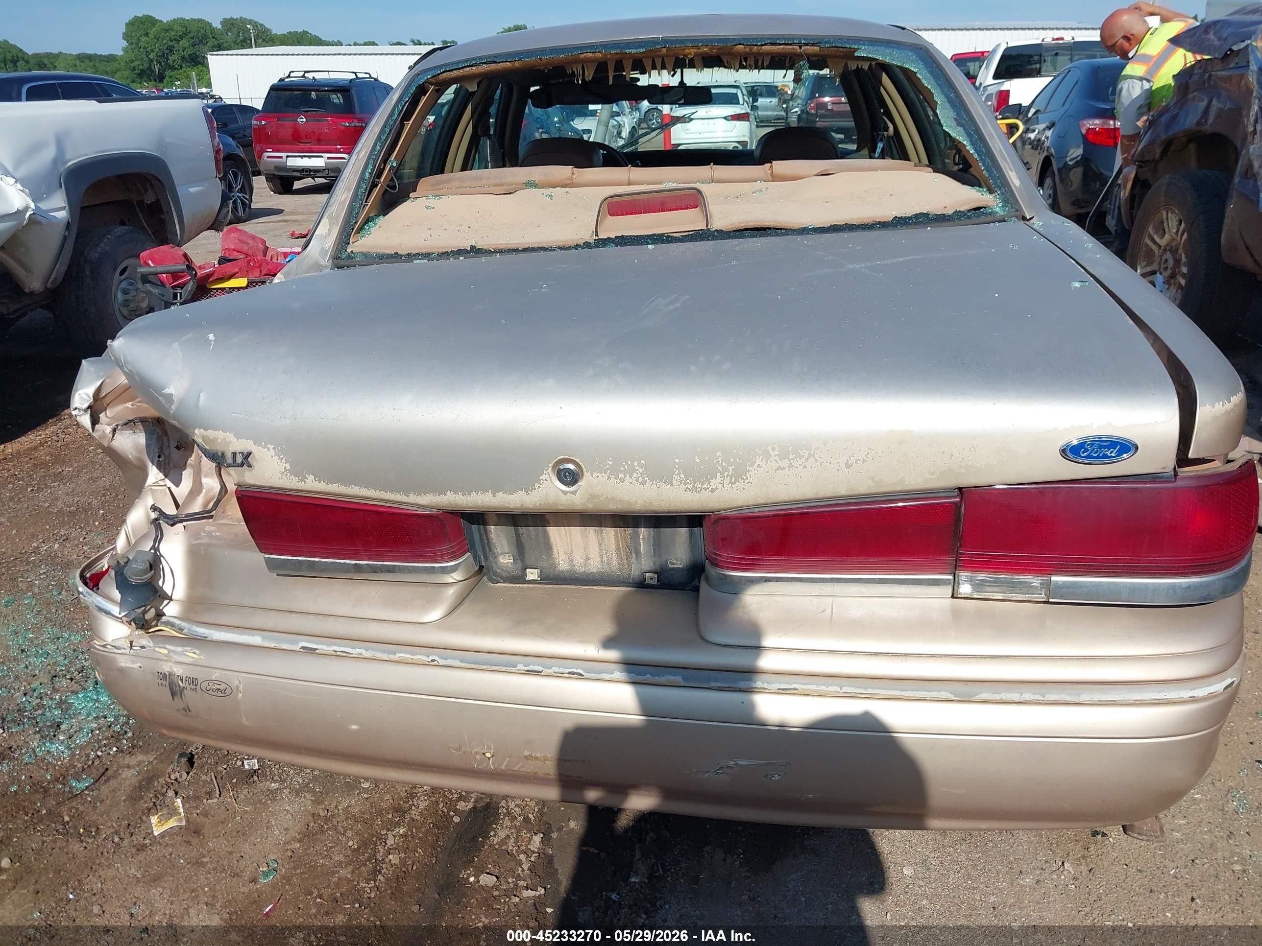 1996 Ford Crown Victoria Lx Gold vin: 2FALP74W0TX131201