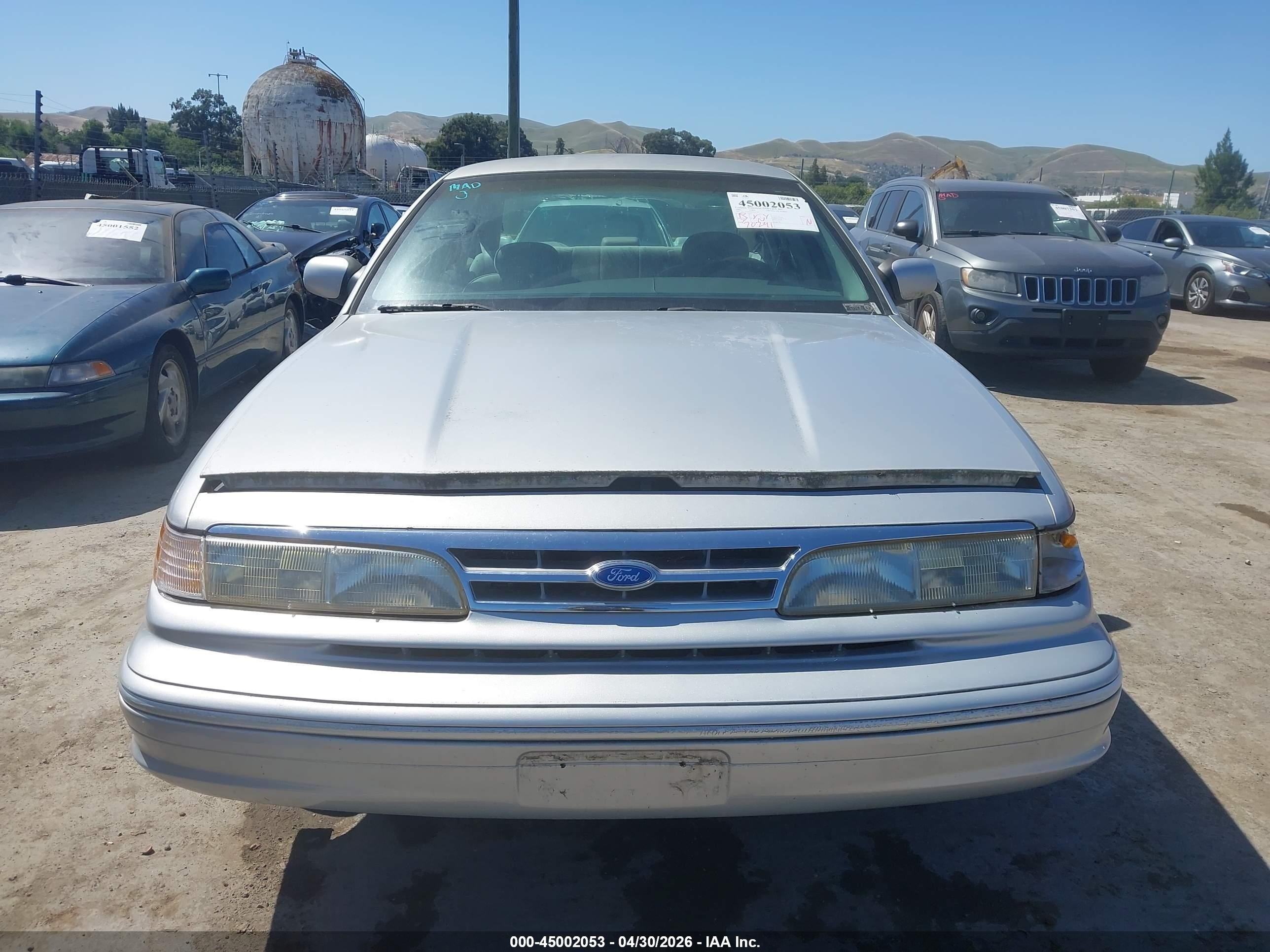 1997 Ford Crown Victoria Lx Серебряный vin: 2FALP74W0VX163276