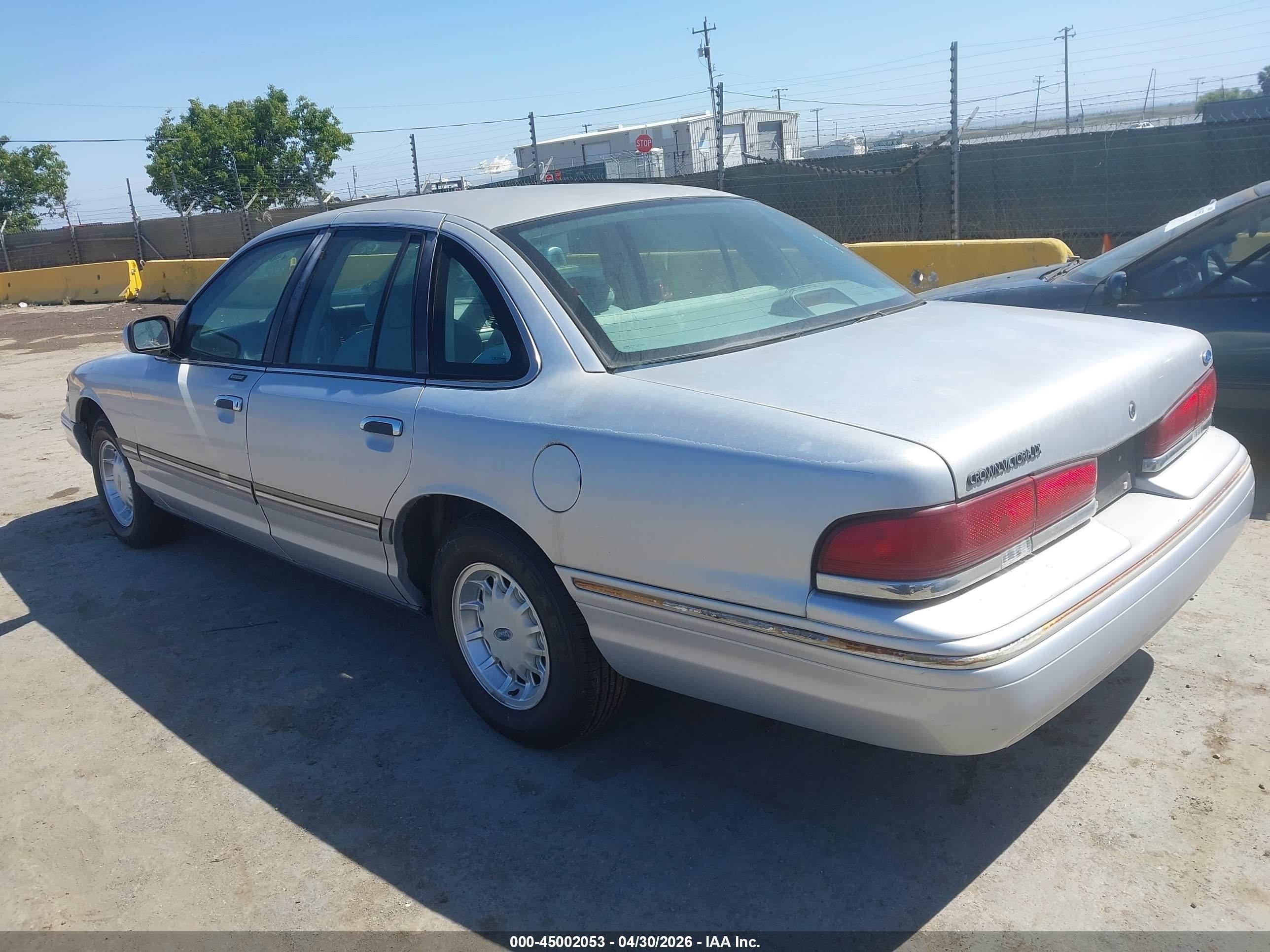 1997 Ford Crown Victoria Lx Серебряный vin: 2FALP74W0VX163276