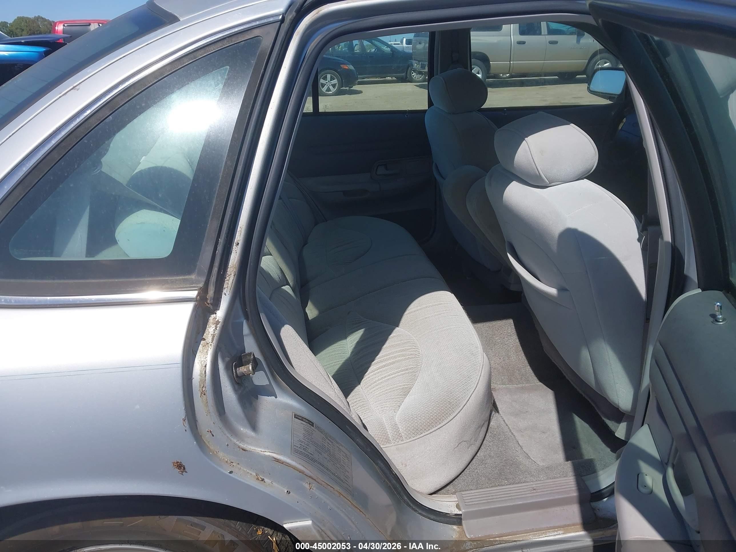 1997 Ford Crown Victoria Lx Серебряный vin: 2FALP74W0VX163276