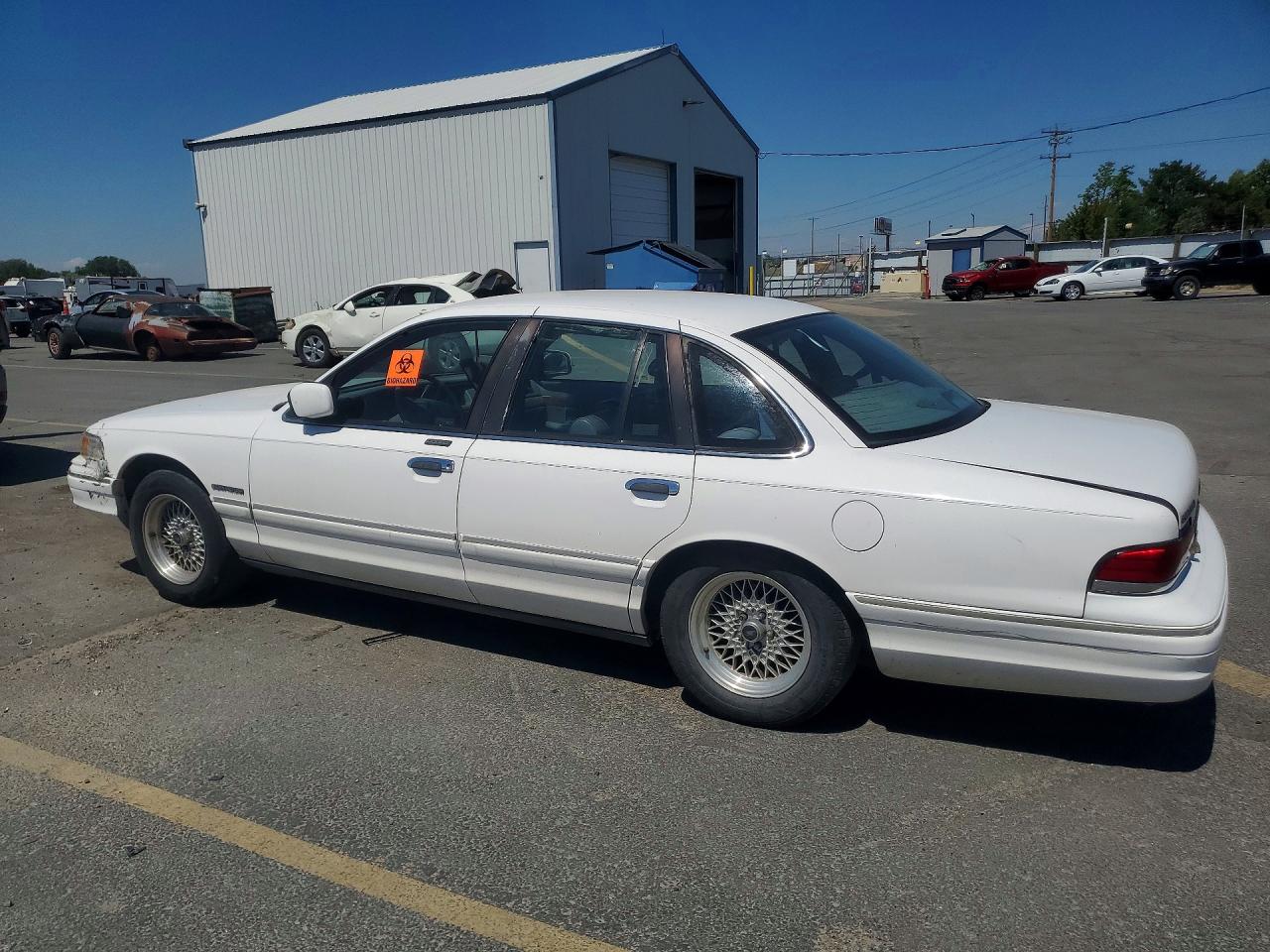 1994 Ford Crown Victoria Lx White vin: 2FALP74W1RX124525