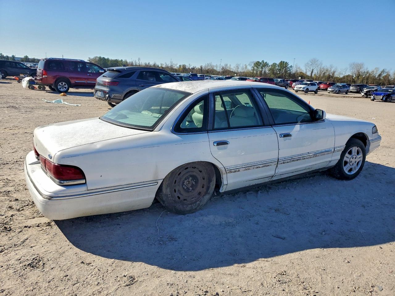 1996 Ford Crown Victoria Lx White vin: 2FALP74W1TX203684