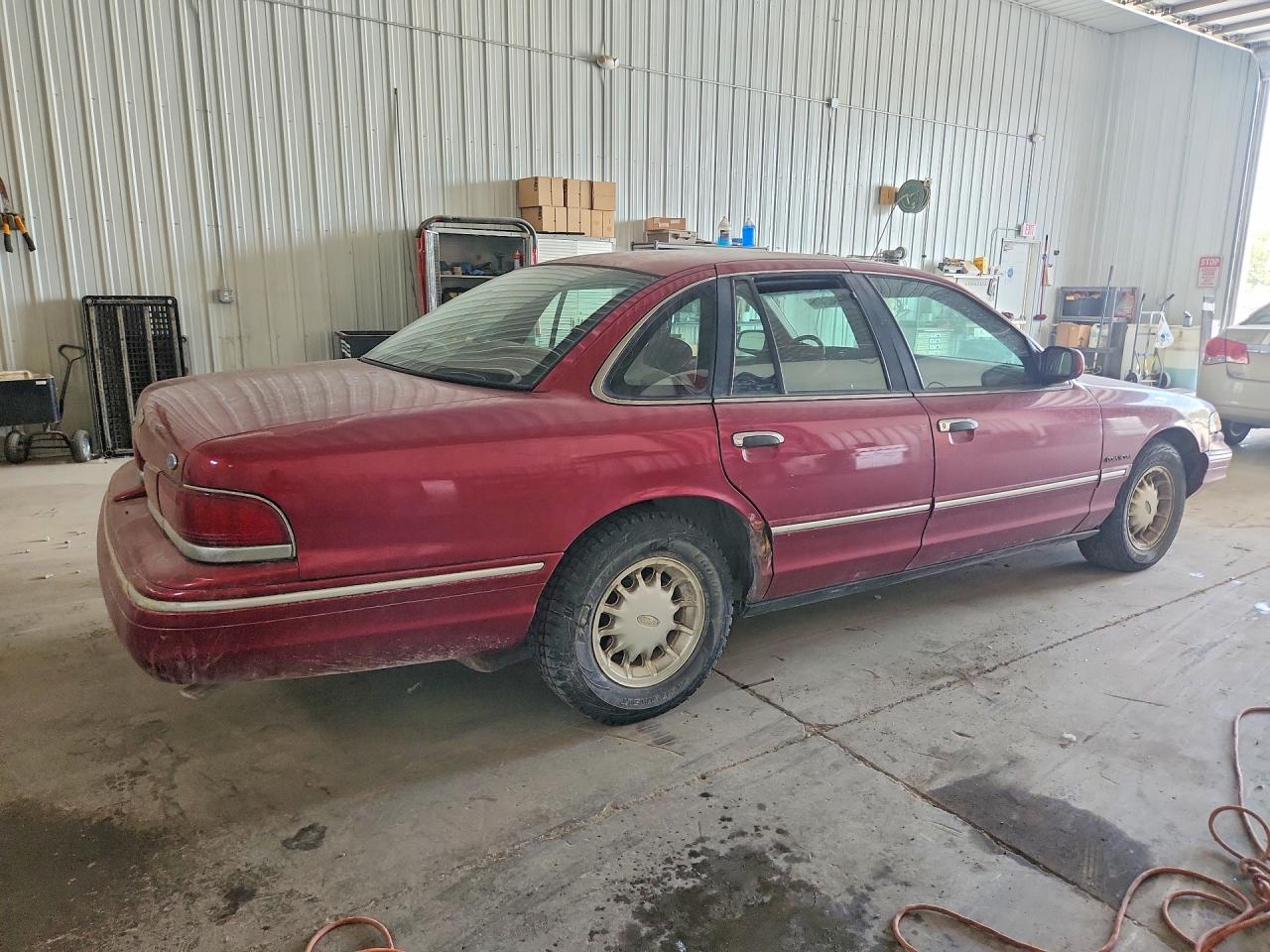 1995 Ford Crown Victoria Lx Burgundy vin: 2FALP74W3SX158892