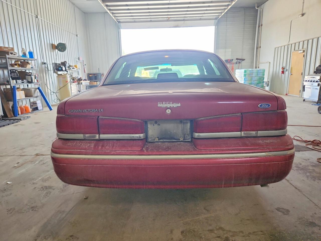 1995 Ford Crown Victoria Lx Burgundy vin: 2FALP74W3SX158892