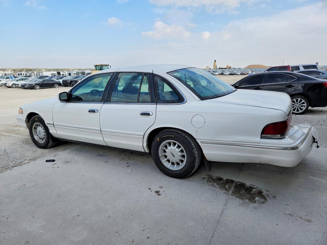 1996 Ford Crown Victoria Lx White vin: 2FALP74W3TX214265