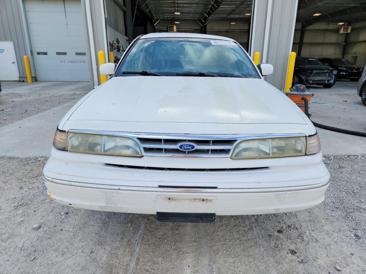 1996 Ford Crown Victoria Lx White vin: 2FALP74W3TX214265
