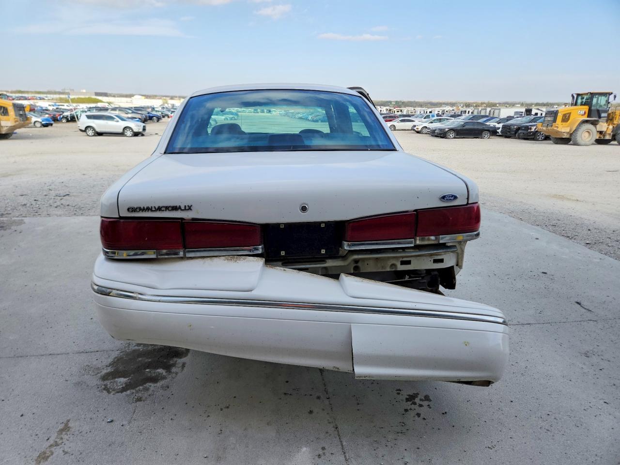1996 Ford Crown Victoria Lx White vin: 2FALP74W3TX214265