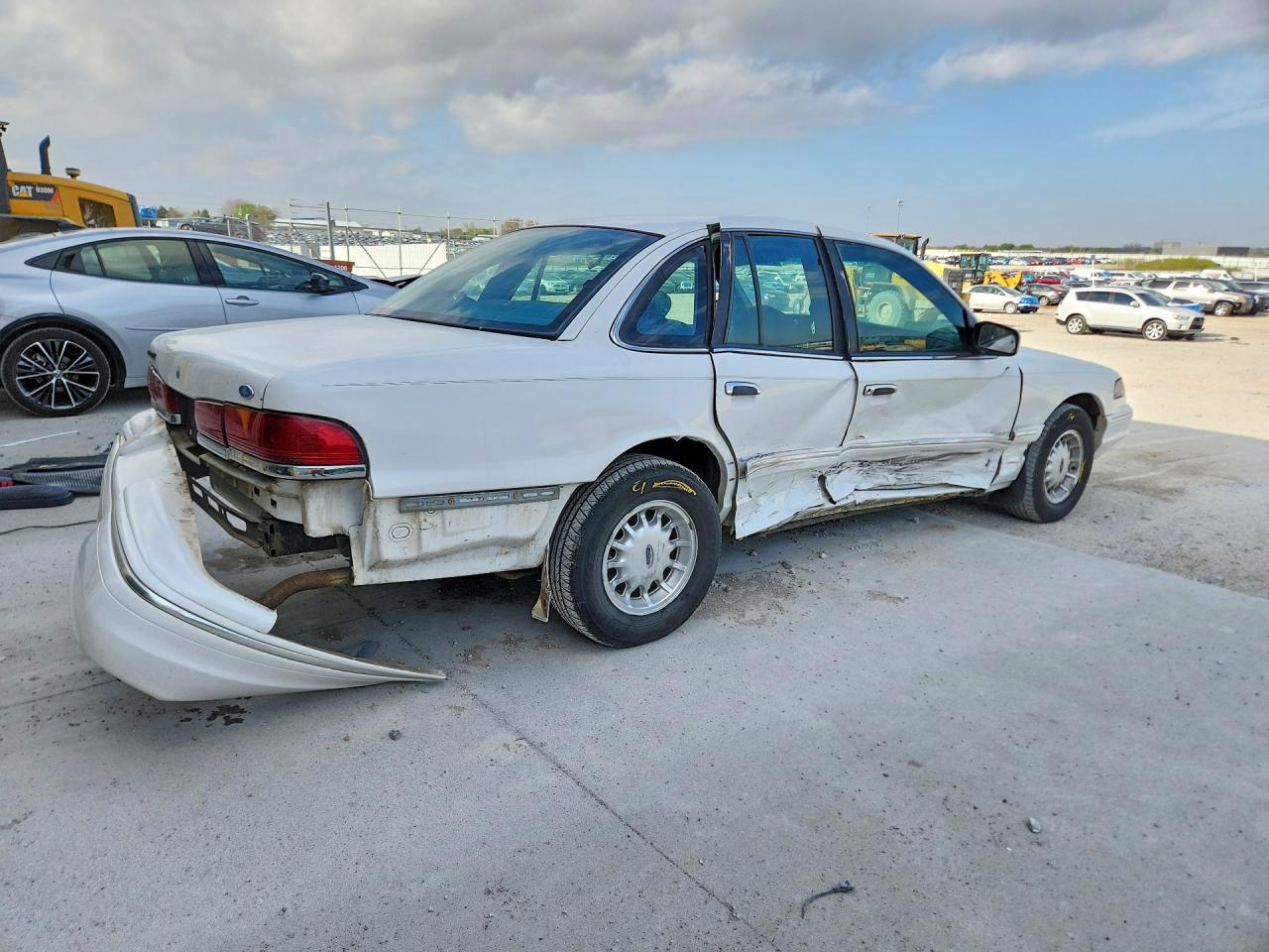 1996 Ford Crown Victoria Lx White vin: 2FALP74W3TX214265