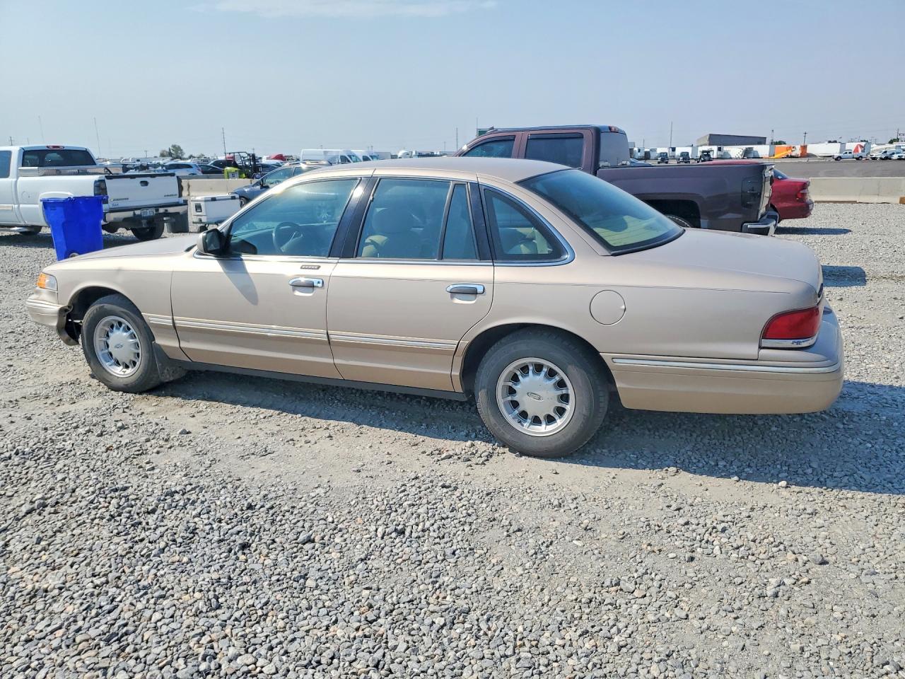 1997 Ford Crown Victoria Lx Tan vin: 2FALP74W3VX228086