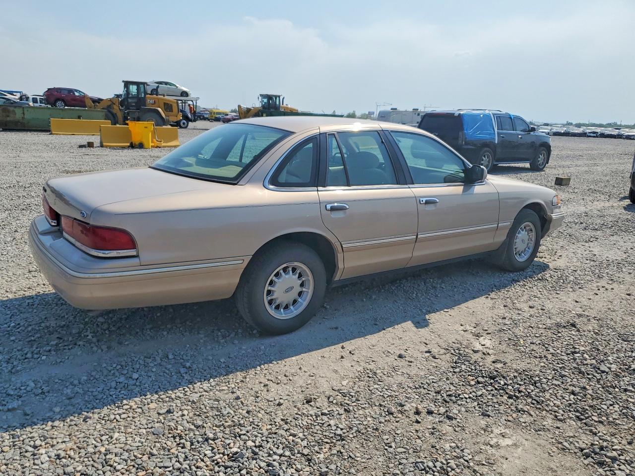 1997 Ford Crown Victoria Lx Tan vin: 2FALP74W3VX228086