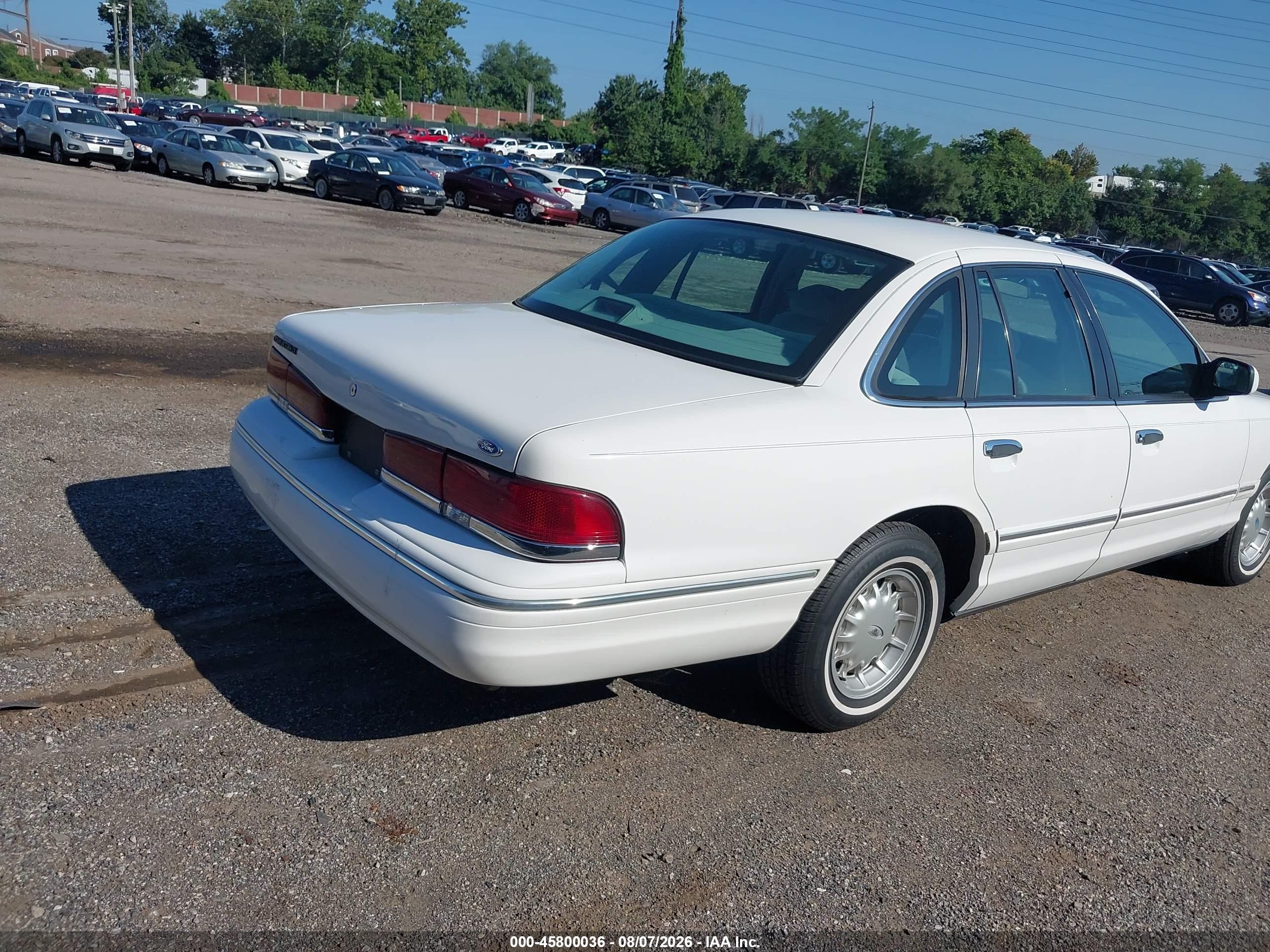 1997 Ford Crown Victoria Lx White vin: 2FALP74W4VX128305