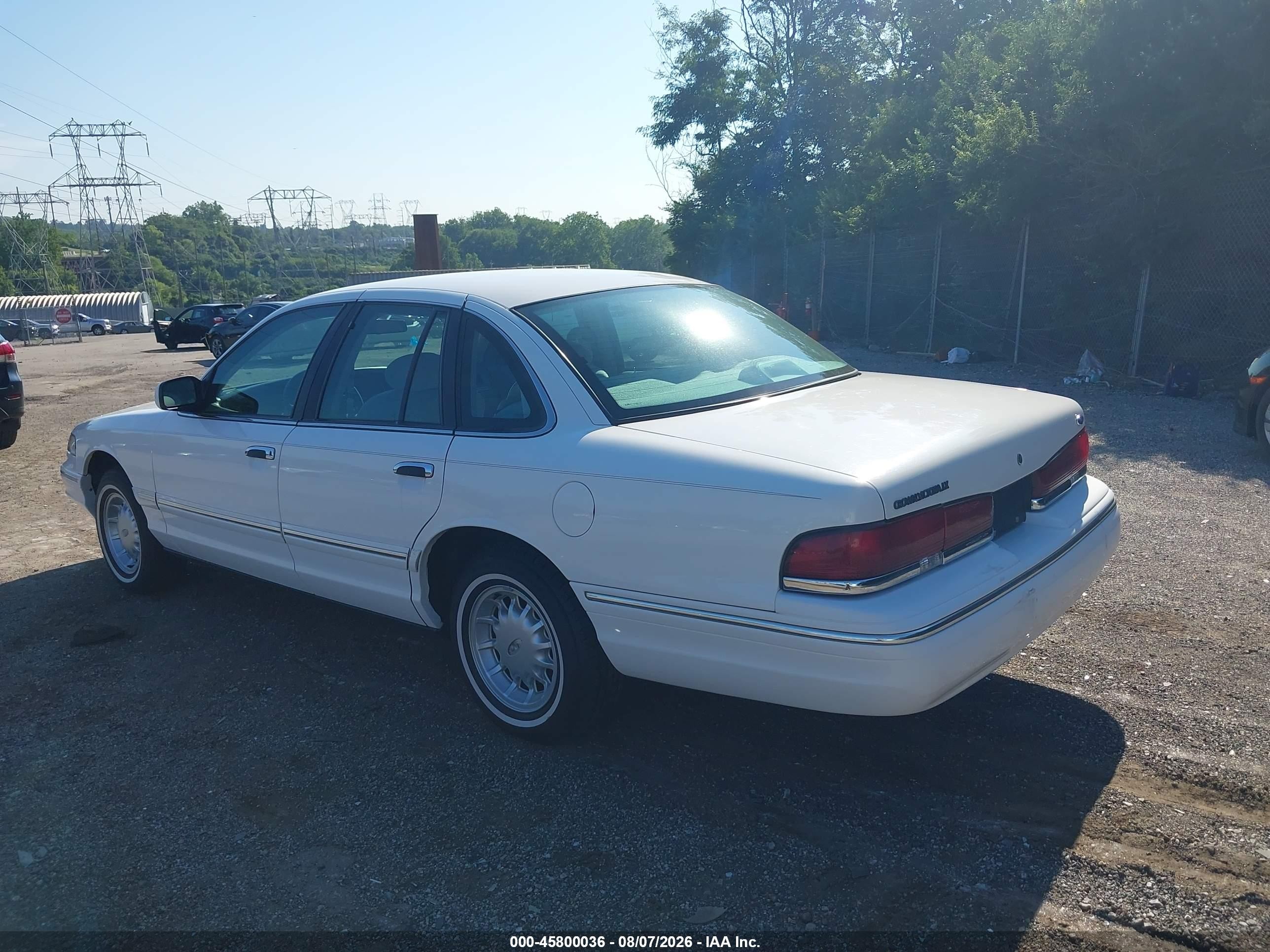 1997 Ford Crown Victoria Lx White vin: 2FALP74W4VX128305