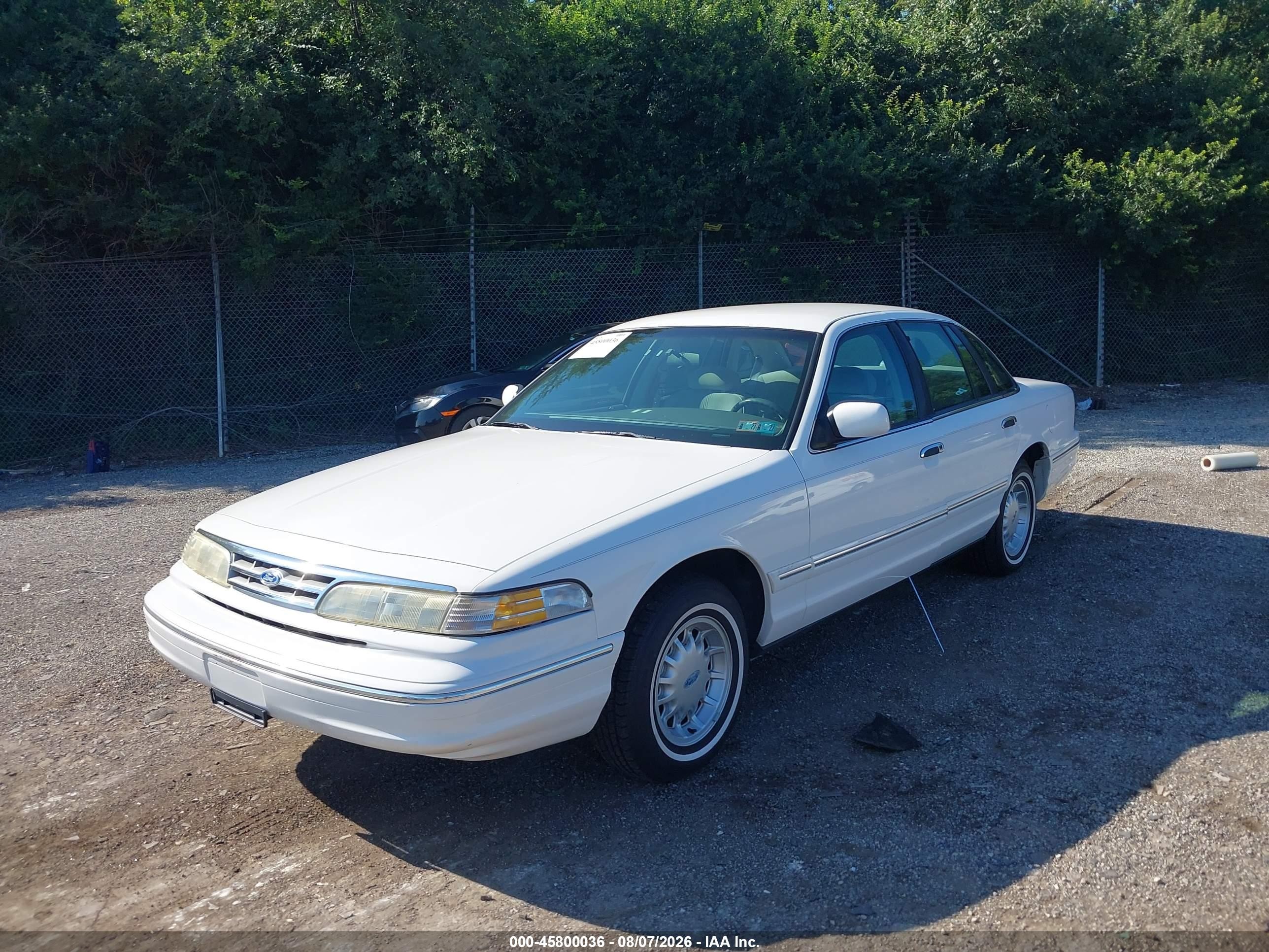1997 Ford Crown Victoria Lx White vin: 2FALP74W4VX128305