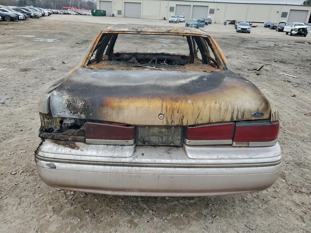 1996 Ford Crown Victoria Lx Silver vin: 2FALP74W5TX175596
