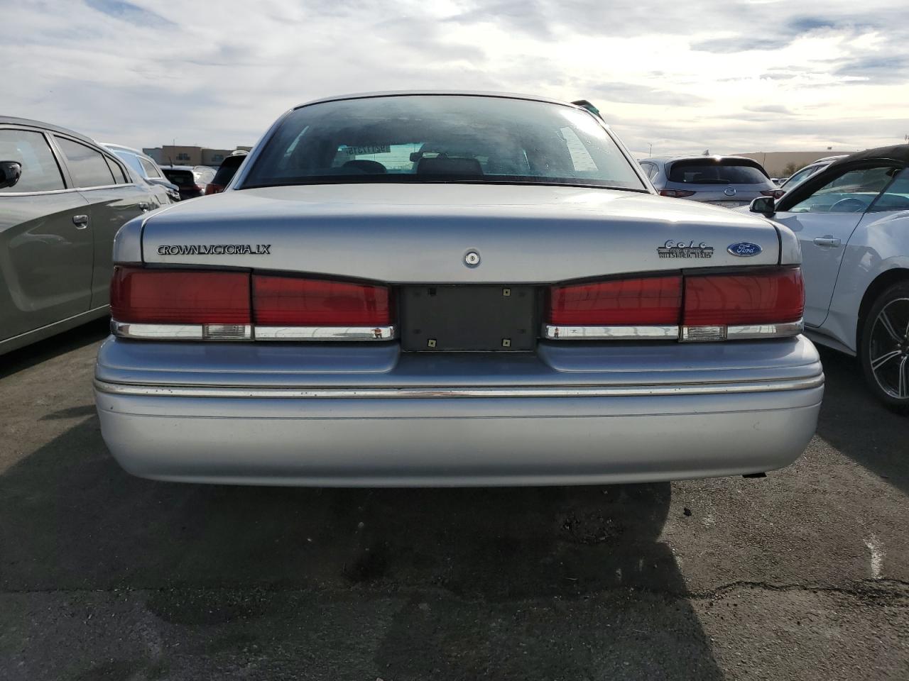 1996 Ford Crown Victoria Lx Silver vin: 2FALP74W6TX195968