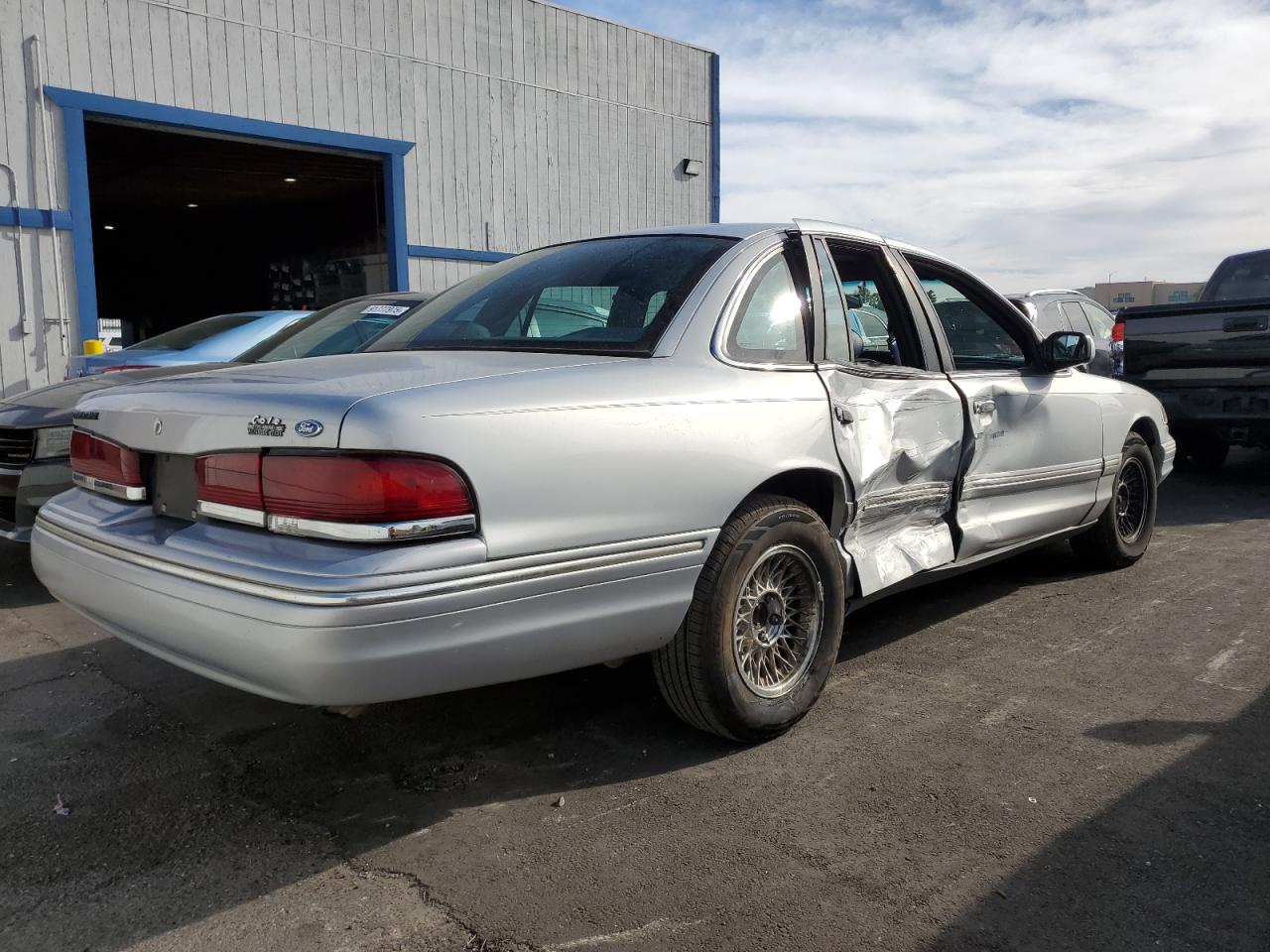 1996 Ford Crown Victoria Lx Silver vin: 2FALP74W6TX195968
