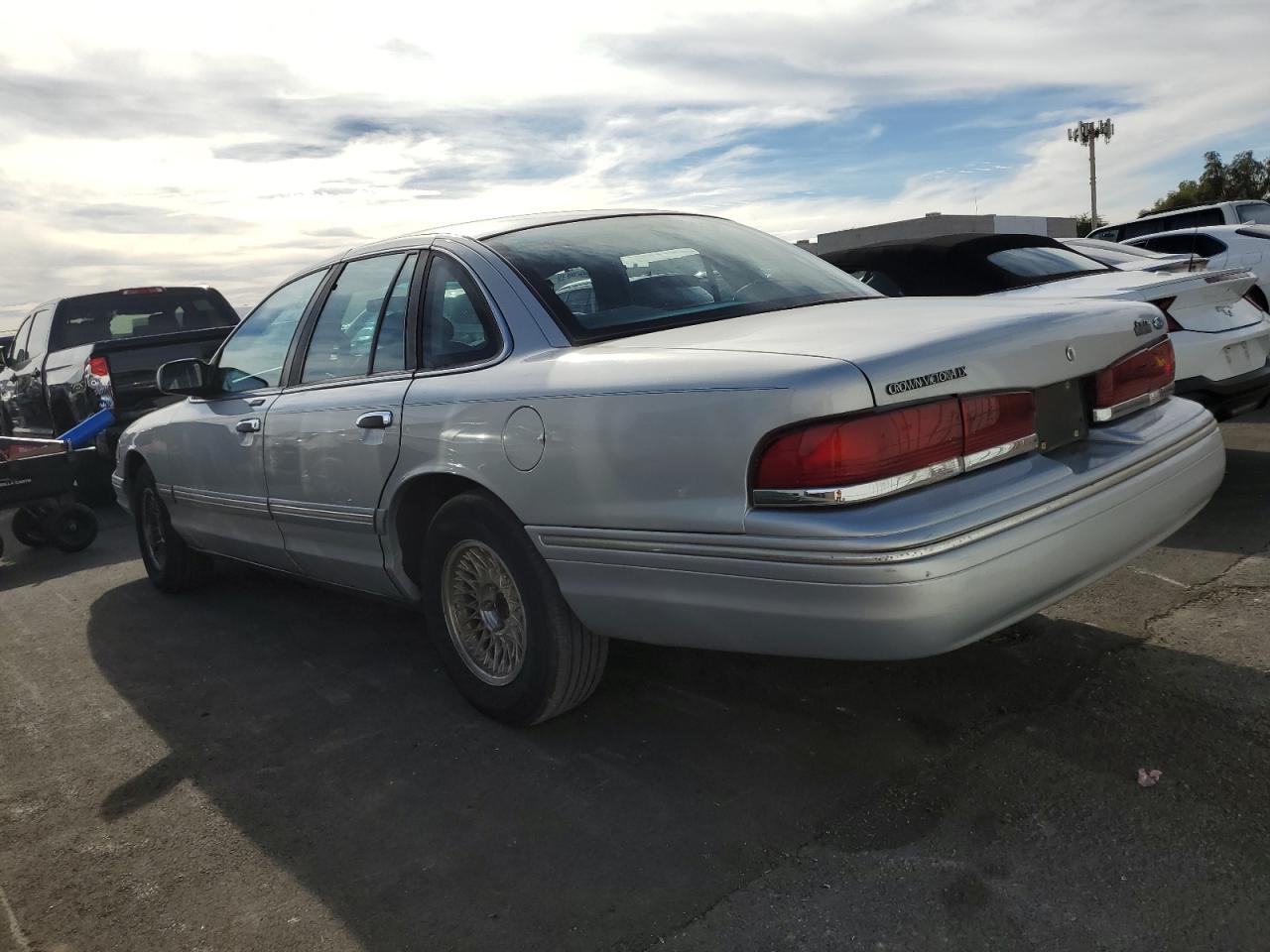 1996 Ford Crown Victoria Lx Silver vin: 2FALP74W6TX195968