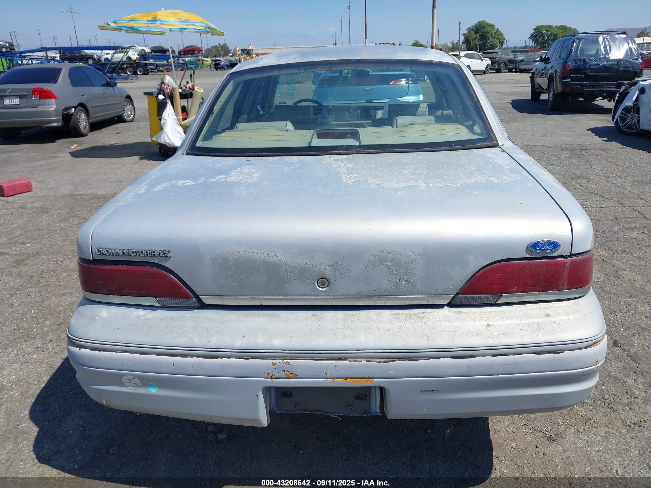 1992 Ford Crown Victoria Lx Silver vin: 2FALP74W7NX242265