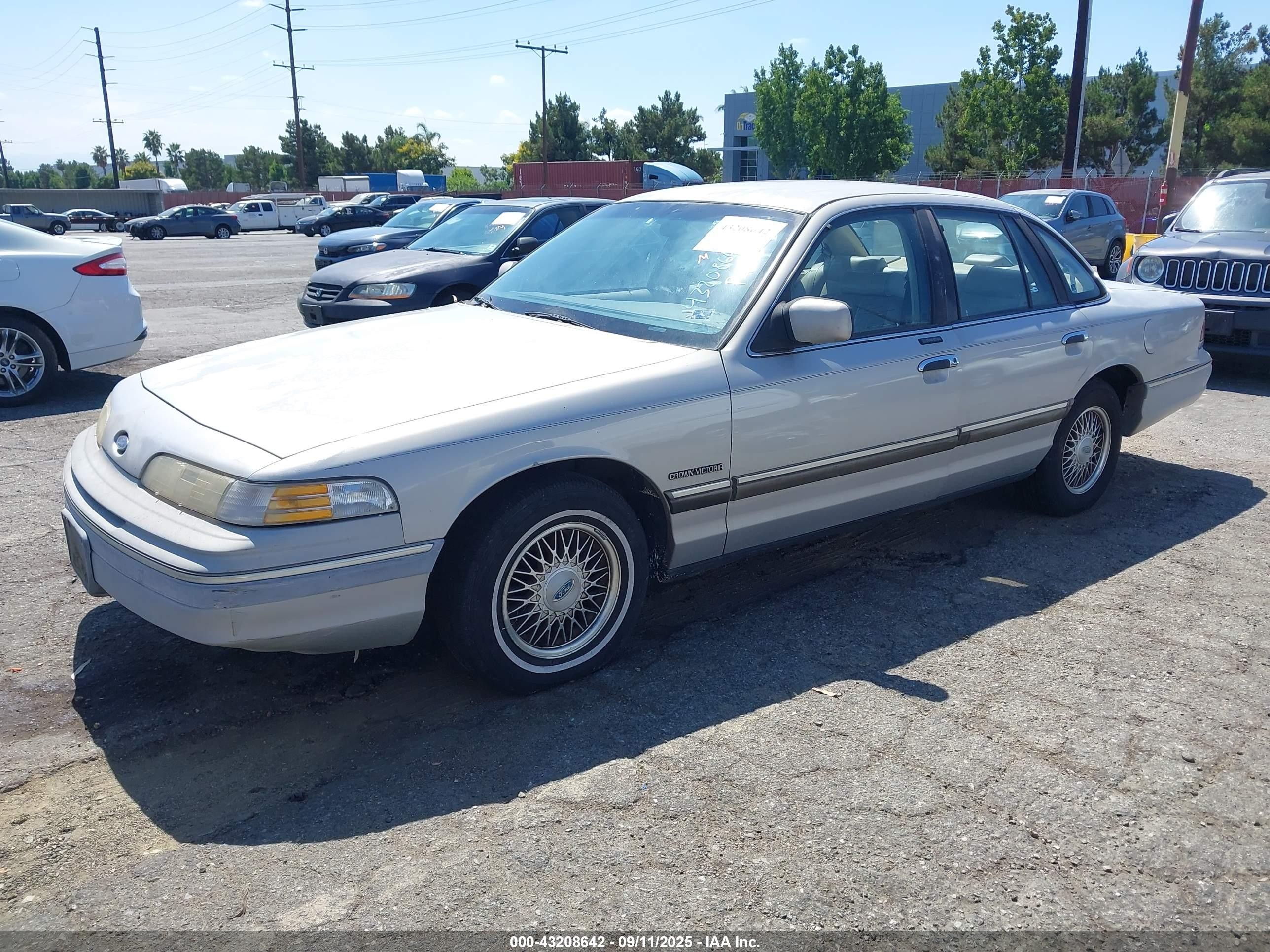 1992 Ford Crown Victoria Lx Silver vin: 2FALP74W7NX242265