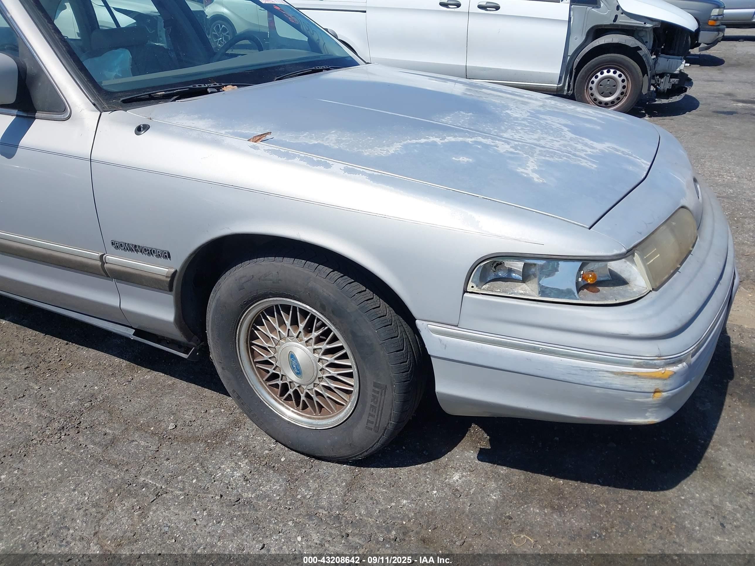 1992 Ford Crown Victoria Lx Silver vin: 2FALP74W7NX242265