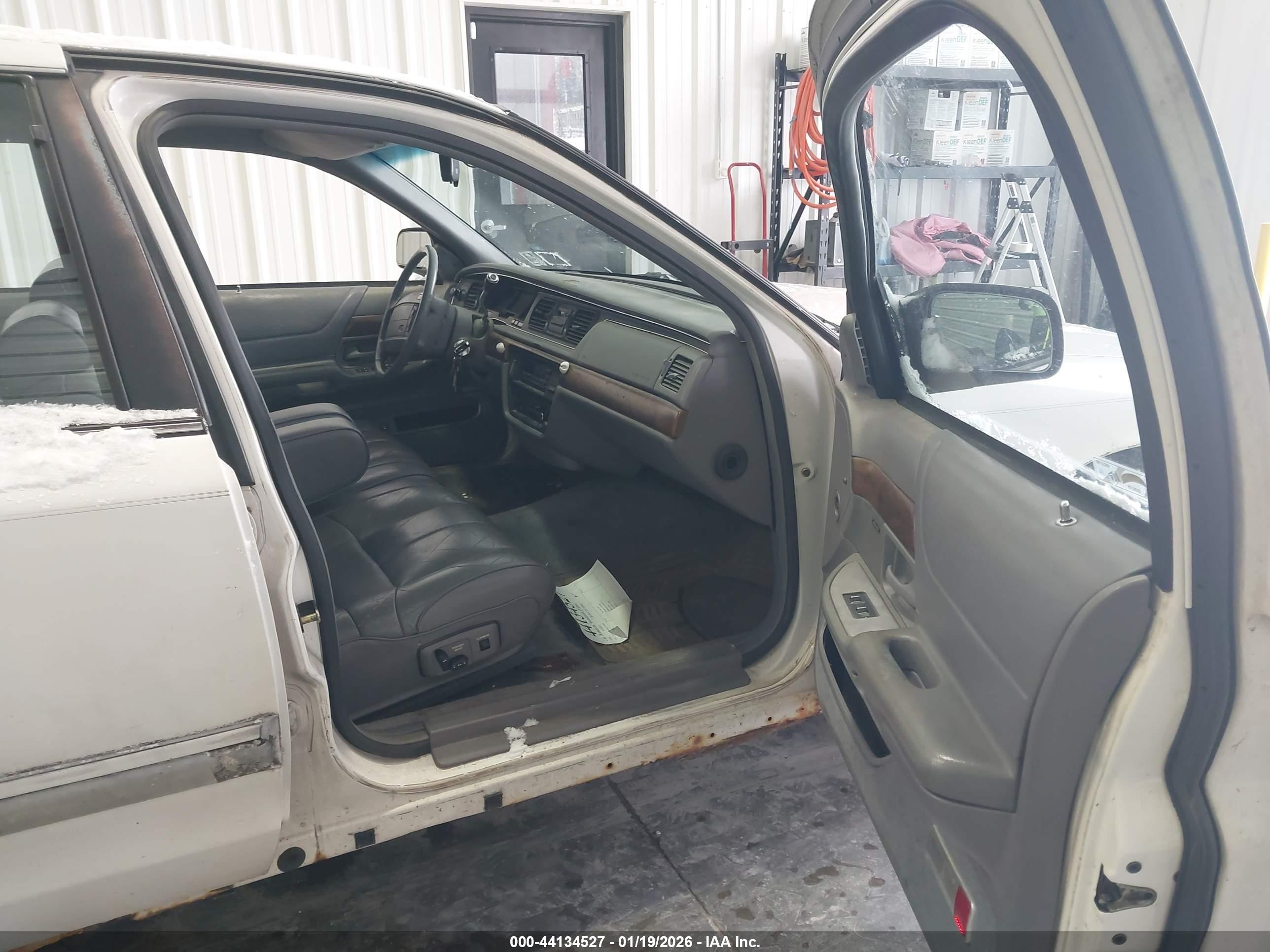 1994 Ford Crown Victoria Lx White vin: 2FALP74W8RX100089
