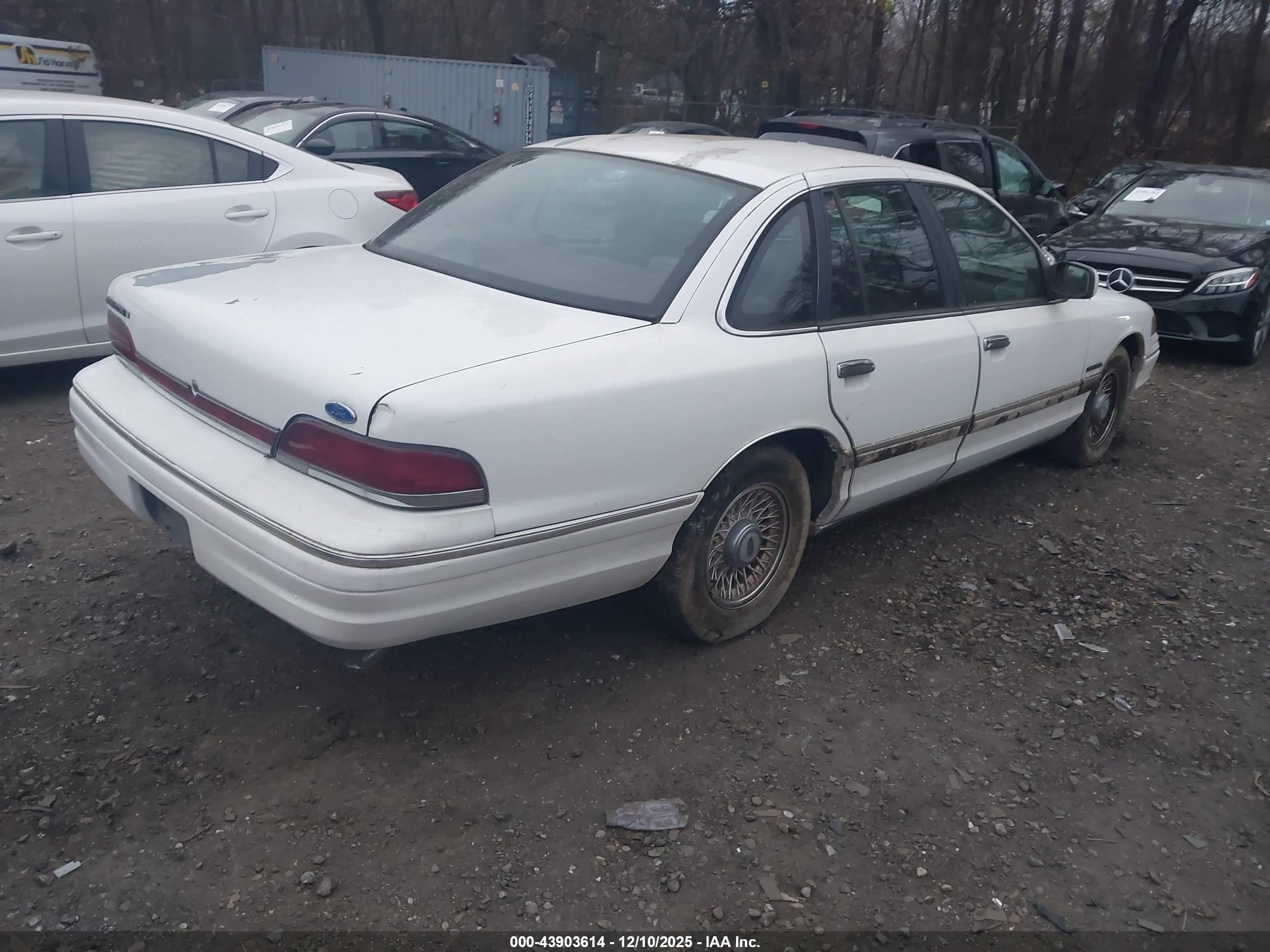 1994 Ford Crown Victoria Lx White vin: 2FALP74W8RX188447