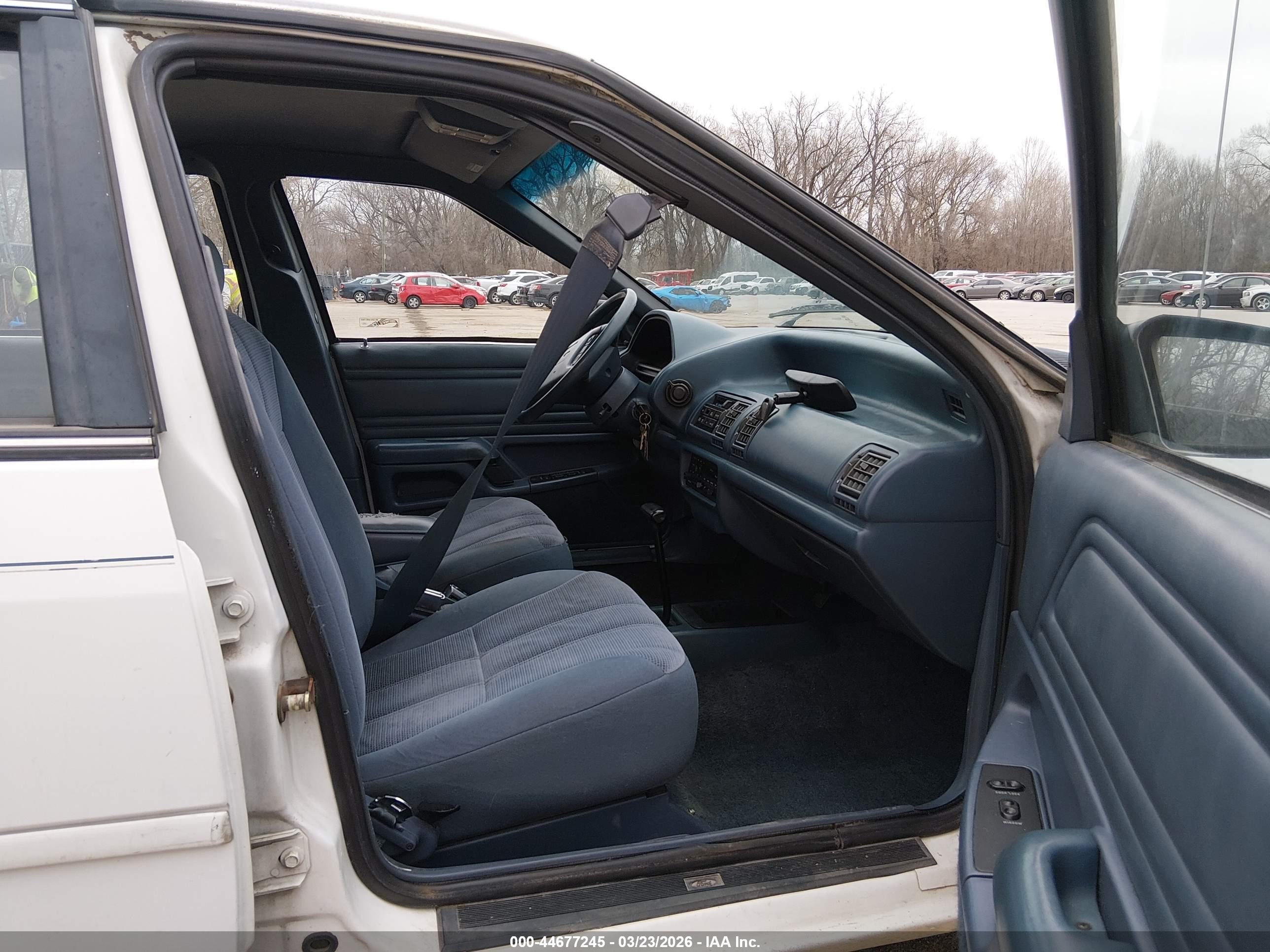 1993 Ford Tempo Gl Белый vin: 2FAPP36U2PB106955