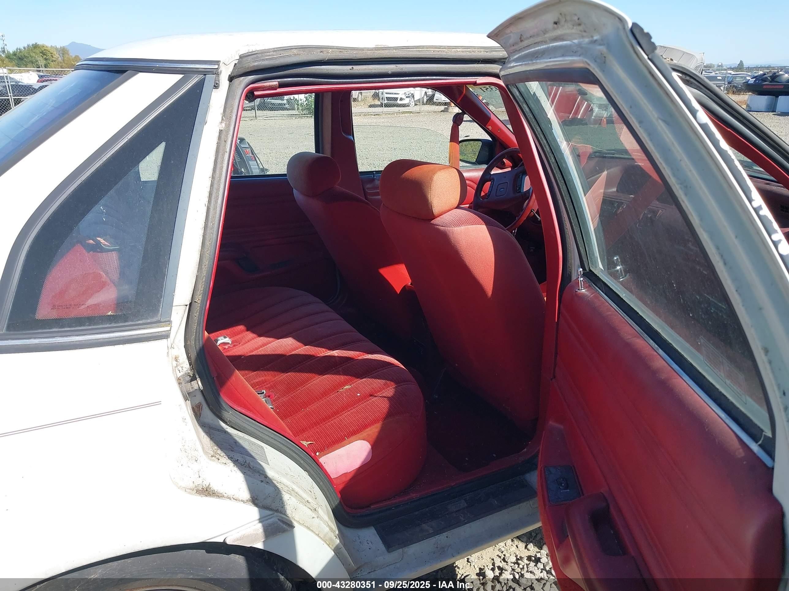1992 Ford Tempo Gl White vin: 2FAPP36X2NB112438
