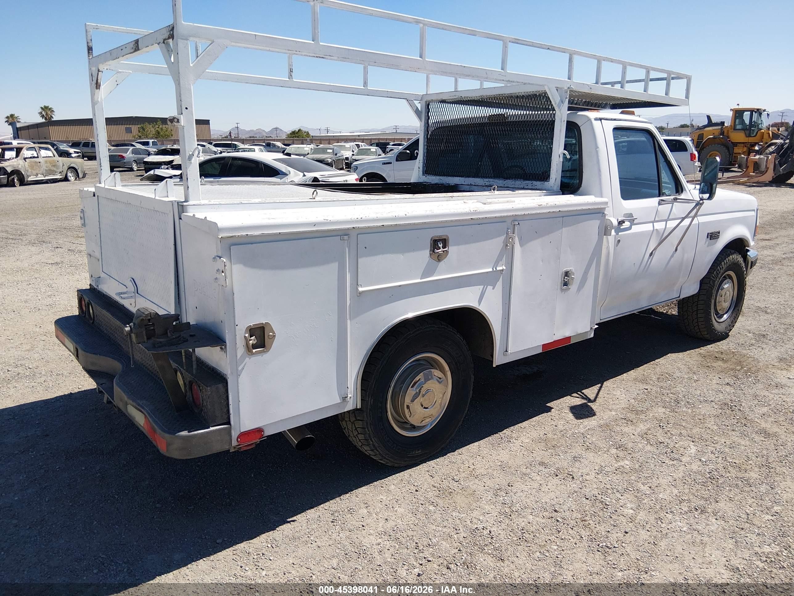1992 Ford F350   White vin: 2FDHF37G5NCA63516
