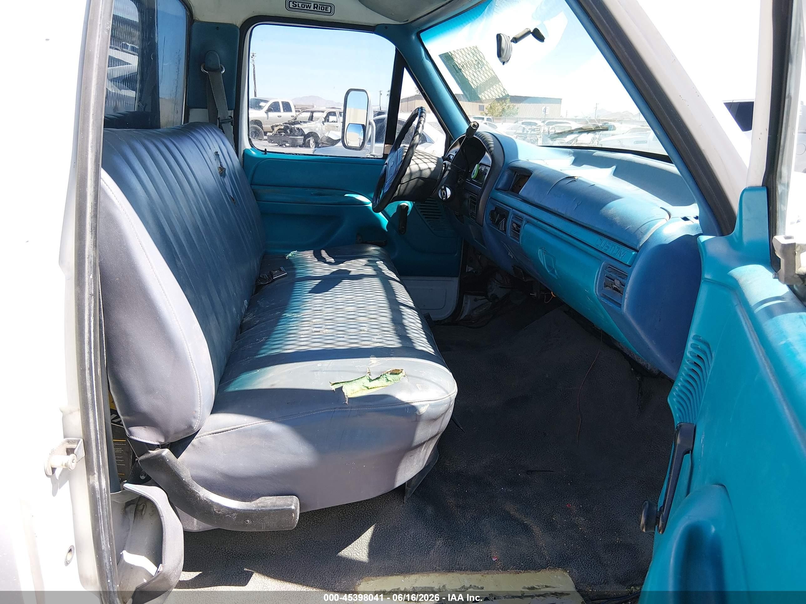 1992 Ford F350   White vin: 2FDHF37G5NCA63516