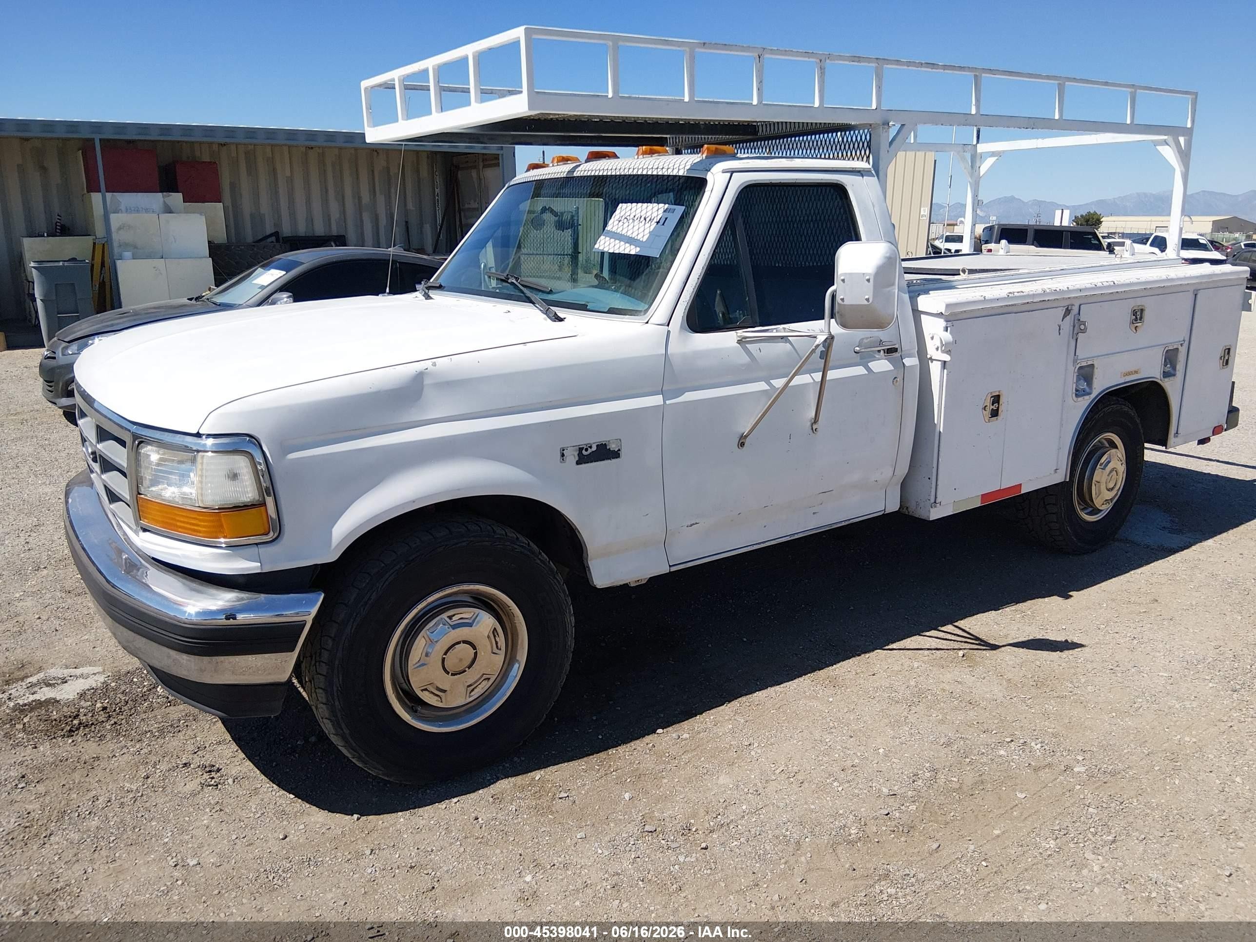 1992 Ford F350   White vin: 2FDHF37G5NCA63516