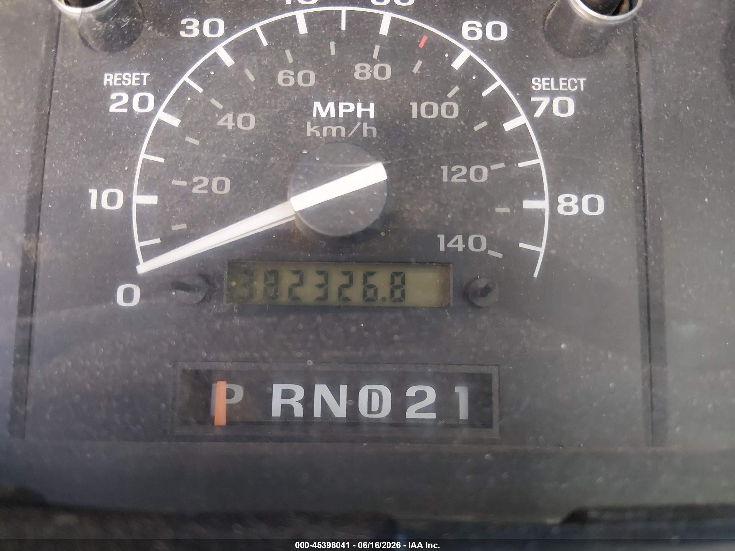 1992 Ford F350   White vin: 2FDHF37G5NCA63516