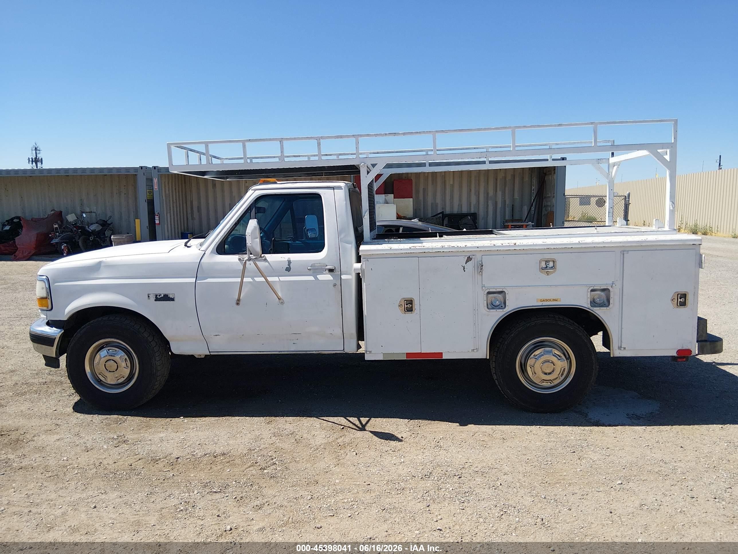1992 Ford F350   White vin: 2FDHF37G5NCA63516