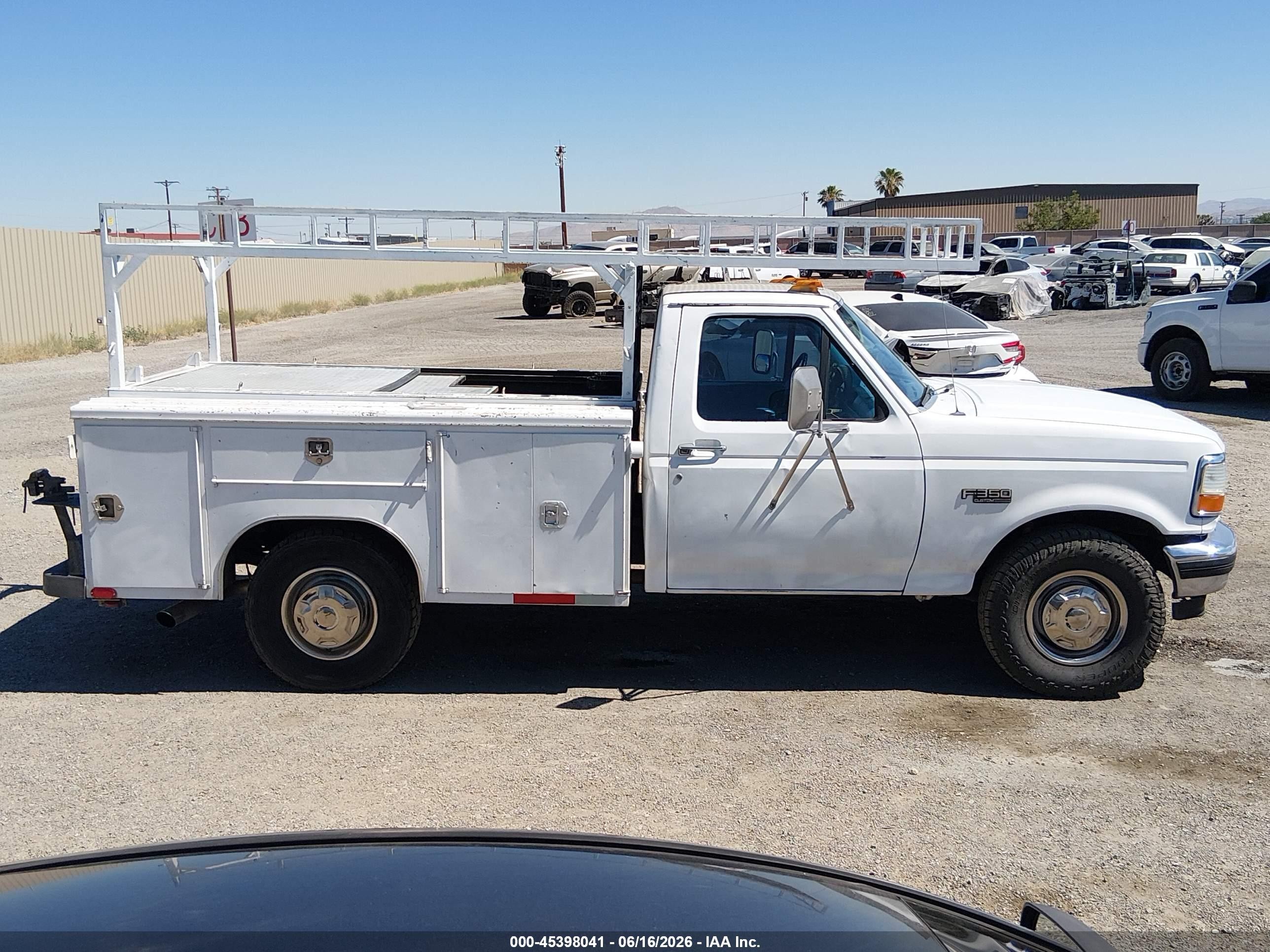 1992 Ford F350   White vin: 2FDHF37G5NCA63516
