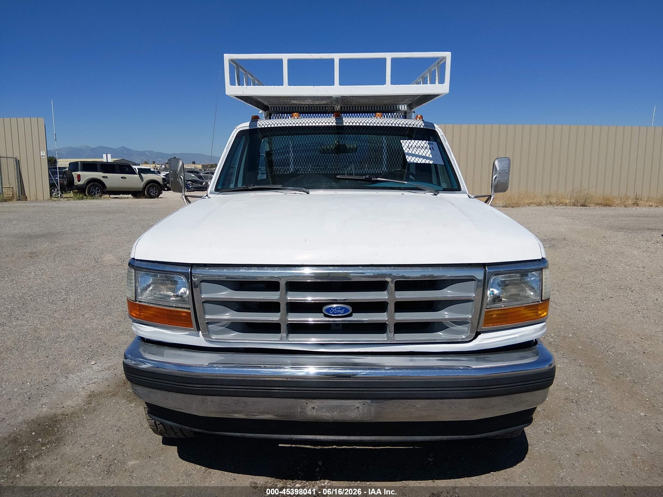1992 Ford F350   White vin: 2FDHF37G5NCA63516