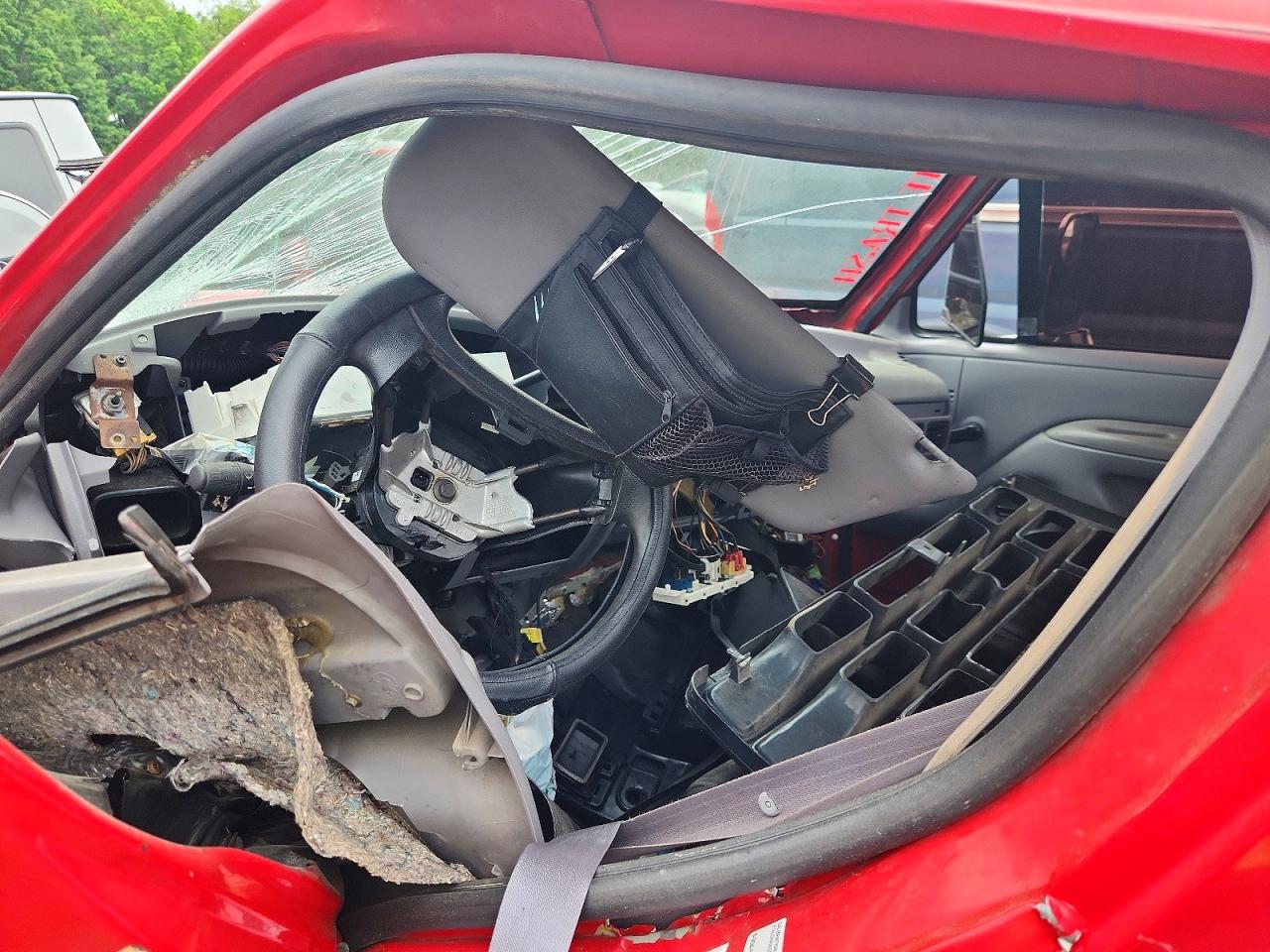 1996 Ford F350 Red vin: 2FDKF37F0TCA62140