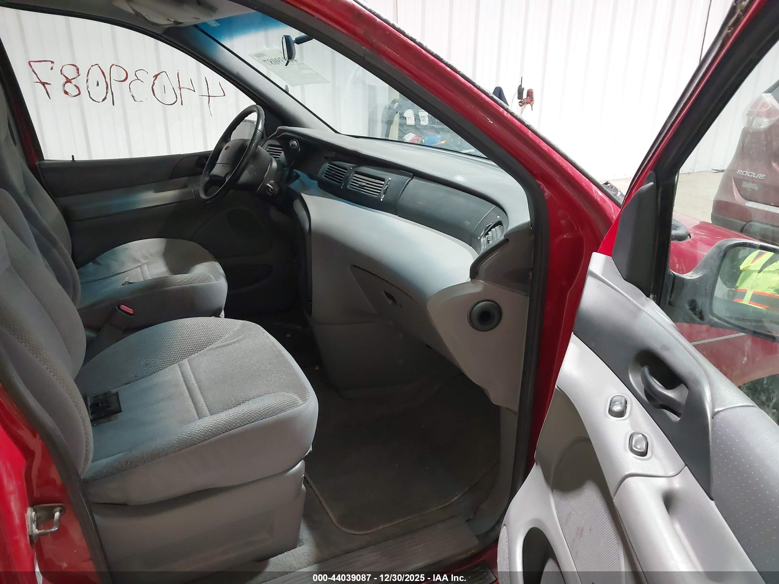 1995 Ford Windstar Wagon Red vin: 2FMDA514XSBA88579