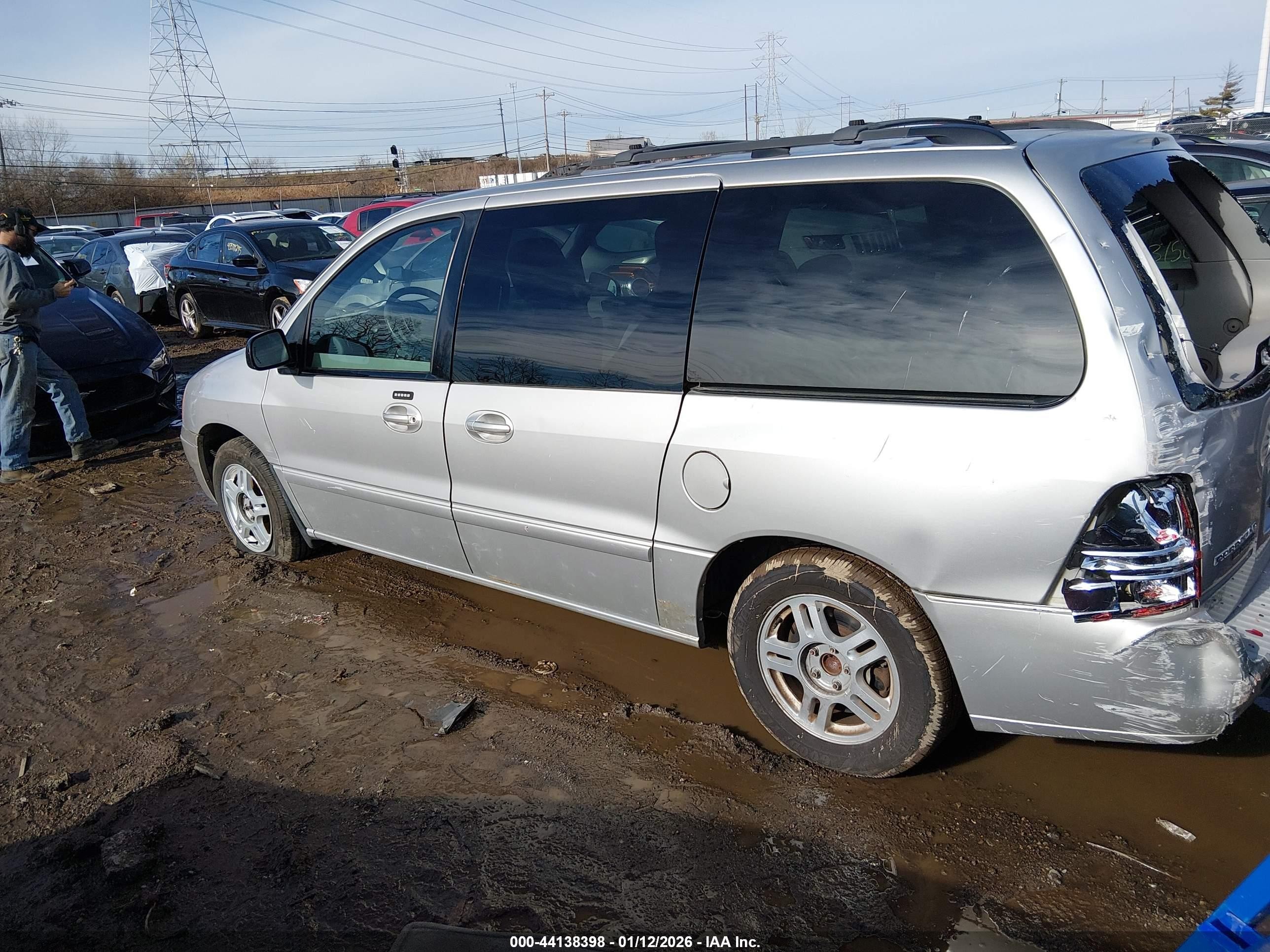 2004 Ford Freestar Sel Серебряный vin: 2FMDA52264BA42067