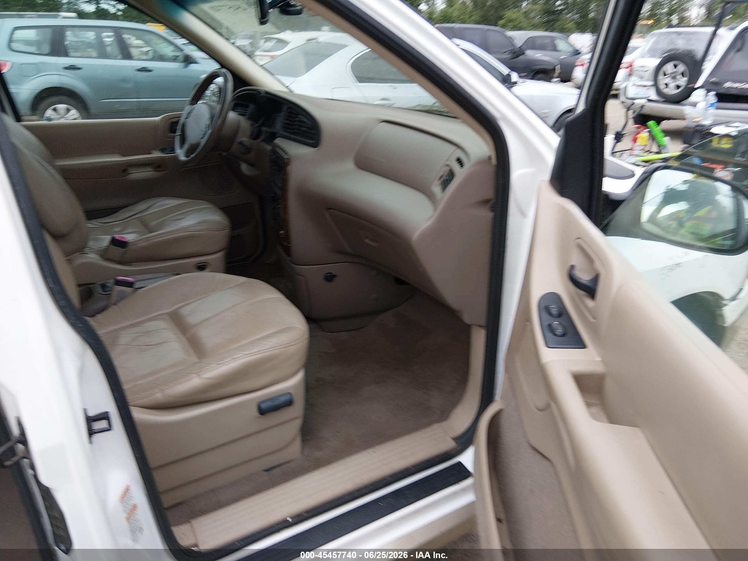 2000 Ford Windstar Limited/sel White vin: 2FMDA5340YBB48116