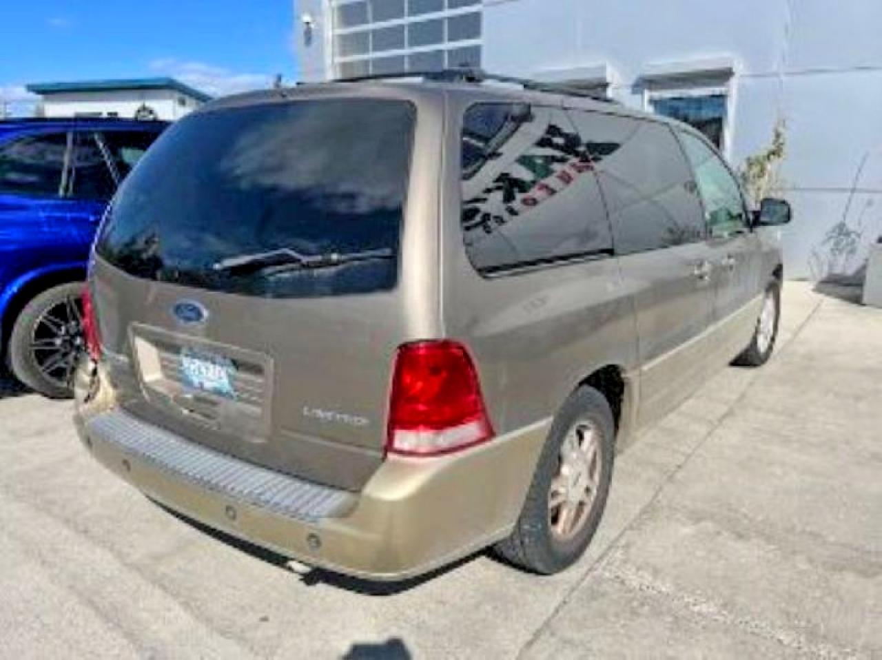 2005 Ford Freestar Limited Gold vin: 2FMDA58205BA93363