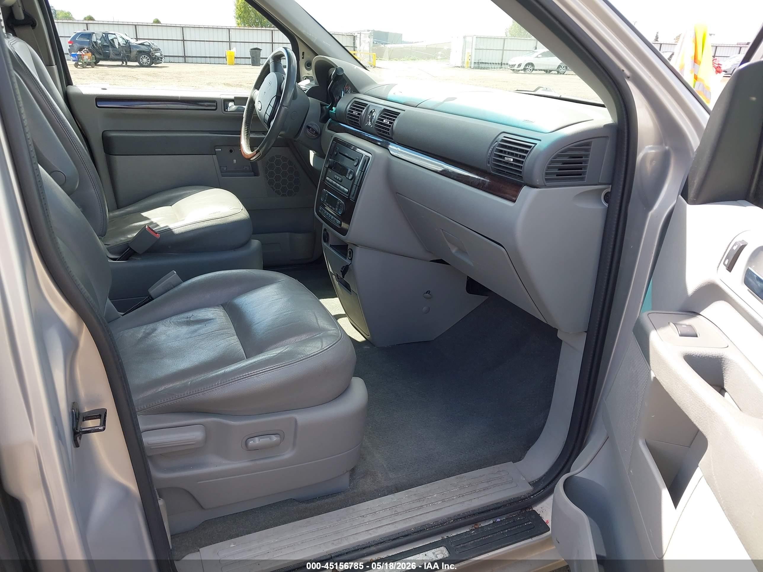 2006 Ford Freestar Limited Серебряный vin: 2FMDA58216BA26935