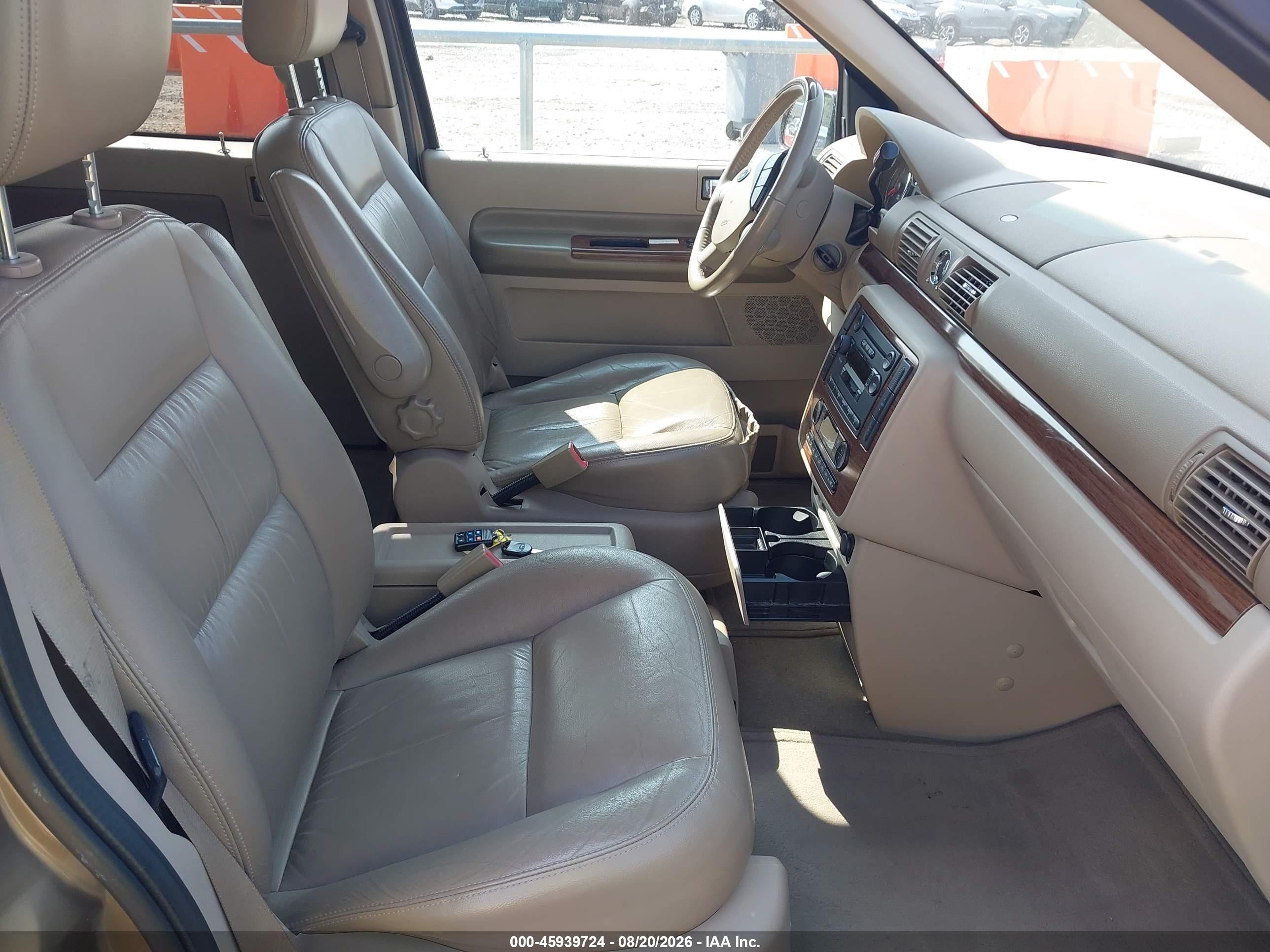 2005 Ford Freestar Limited Silver vin: 2FMDA58225BA54449