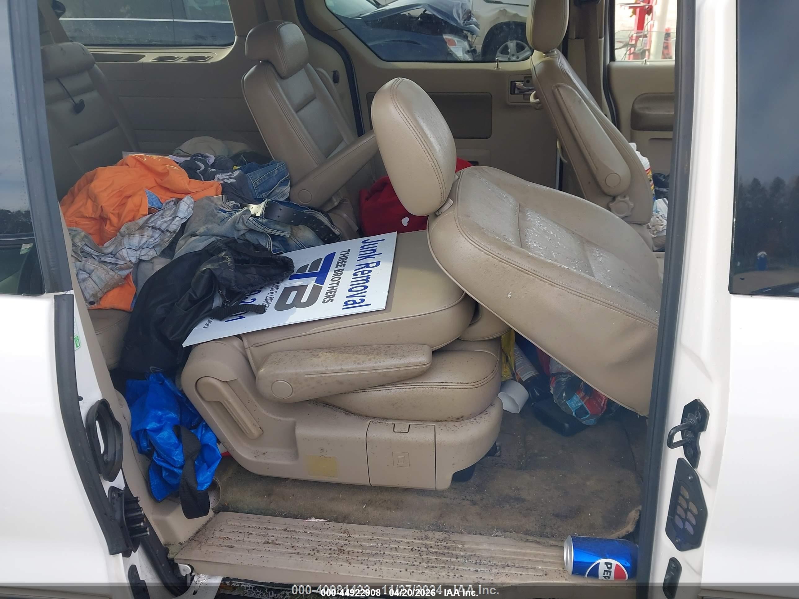 2004 Ford Freestar Limited White vin: 2FMDA58294BA36898