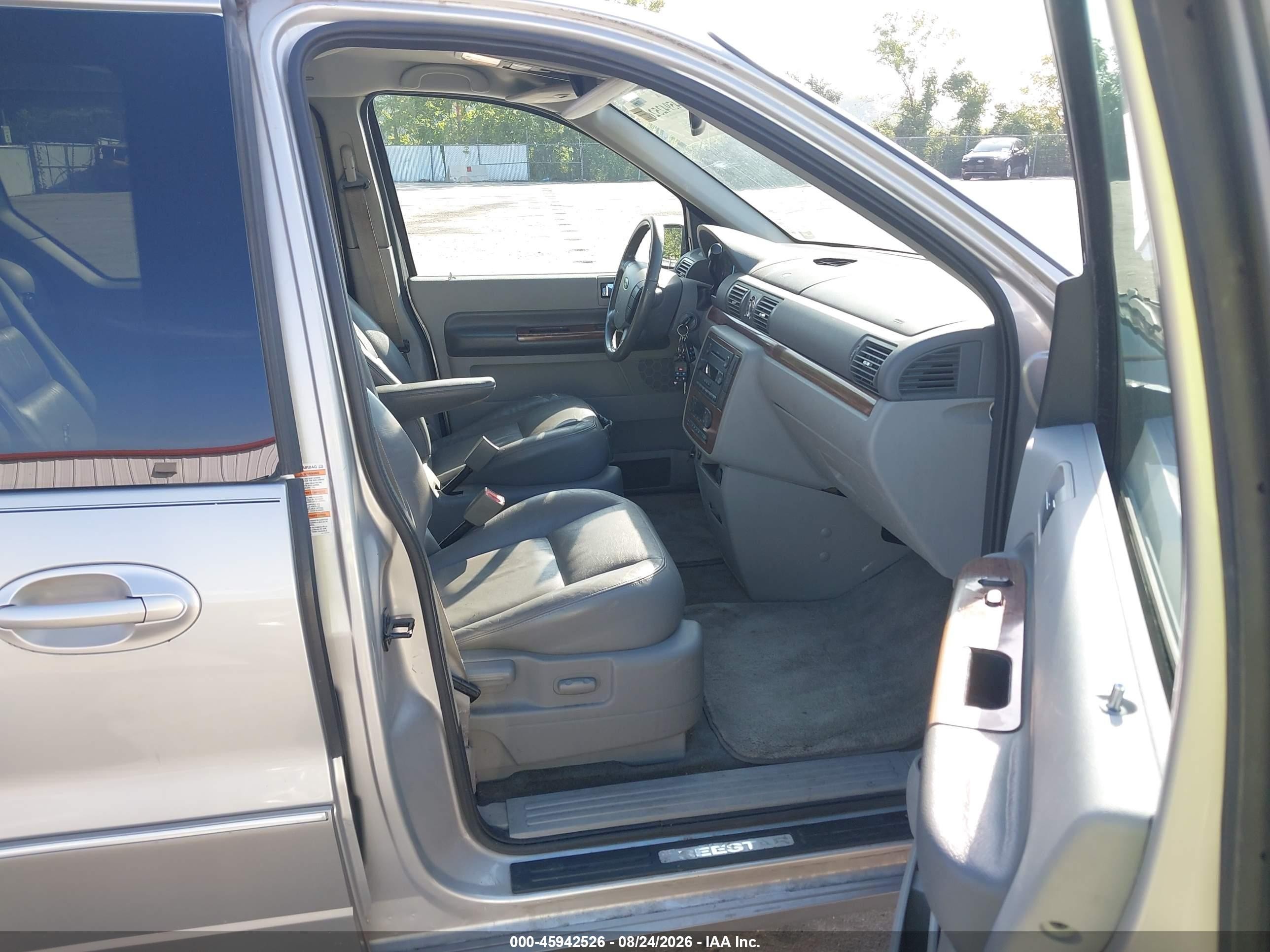 2005 Ford Freestar Limited Silver vin: 2FMDA58295BA17205